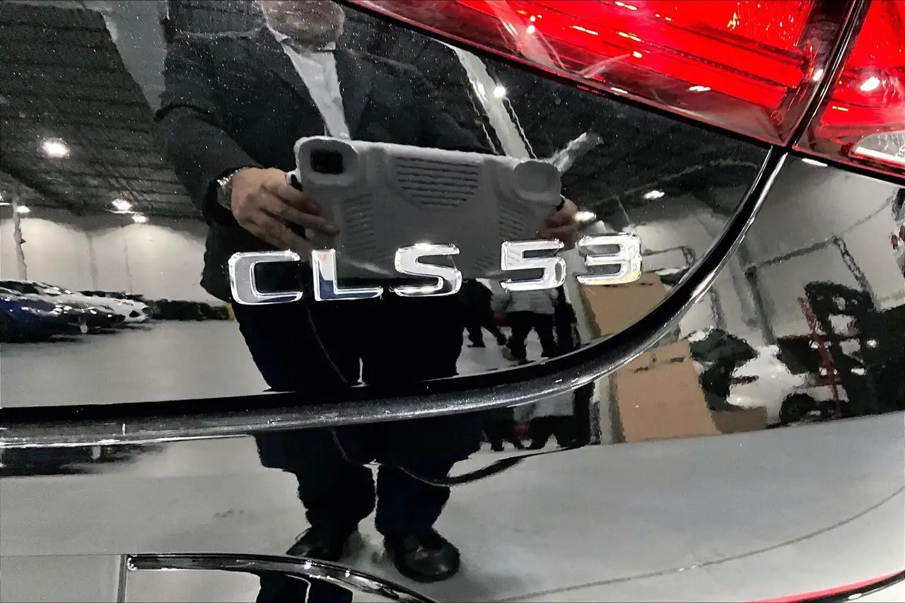 Mercedes-Benz CLS снимка Mercedes-Benz CLS