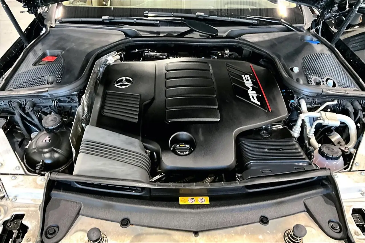 Mercedes-Benz CLS снимка Mercedes-Benz CLS