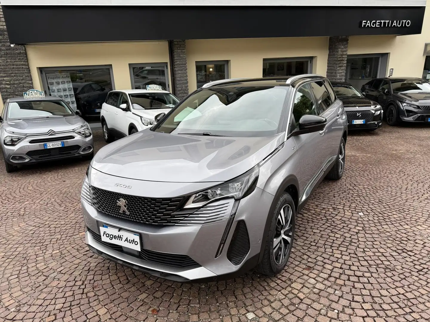 Peugeot 5008 1.5 BLUEHDI 130CV EAT8 GT 02/20 Grau - 1