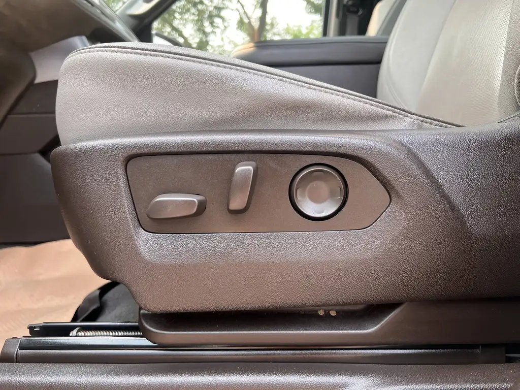 2023 GMC Yukon XL SLT | Panoramic Roof | Heated/Cooled Seats | Bluet — photo 7