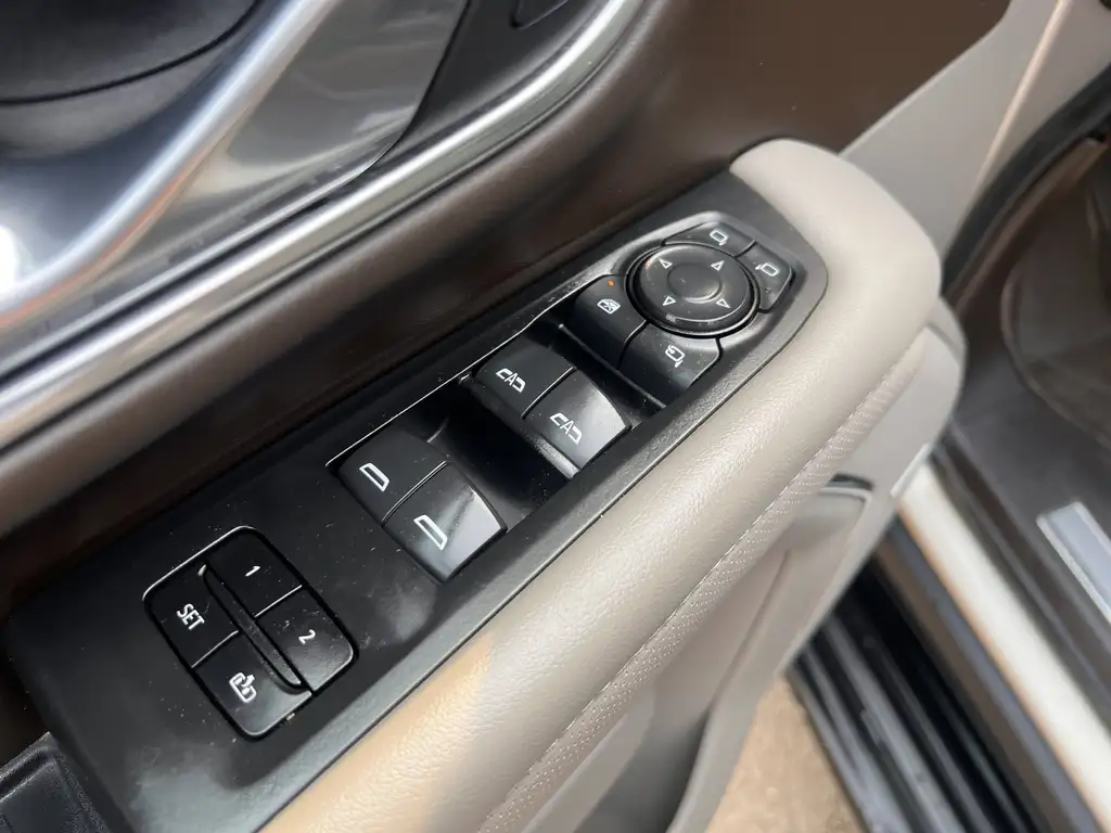 2023 GMC Yukon XL SLT | Panoramic Roof | Heated/Cooled Seats | Bluet — photo 6