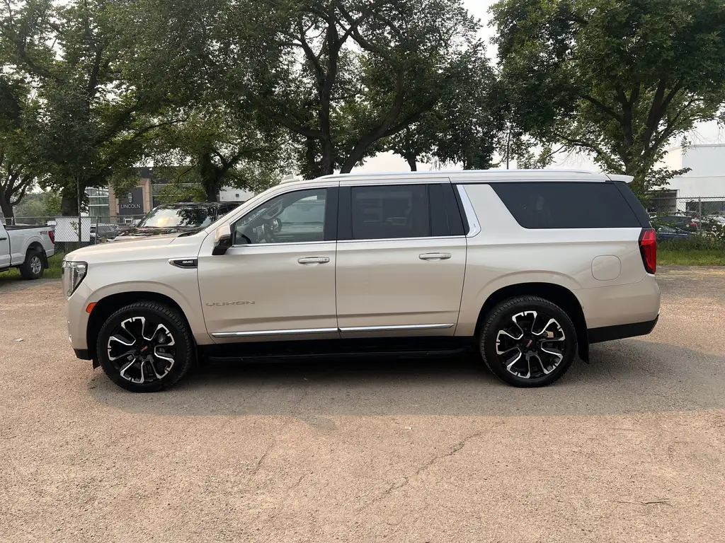 2023 GMC Yukon XL SLT | Panoramic Roof | Heated/Cooled Seats | Bluet — photo 4