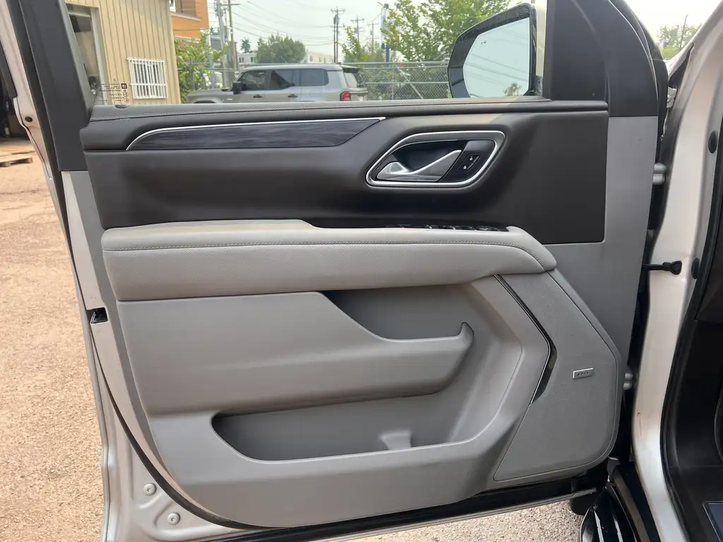 2023 GMC Yukon XL SLT | Panoramic Roof | Heated/Cooled Seats | Bluet — photo 5