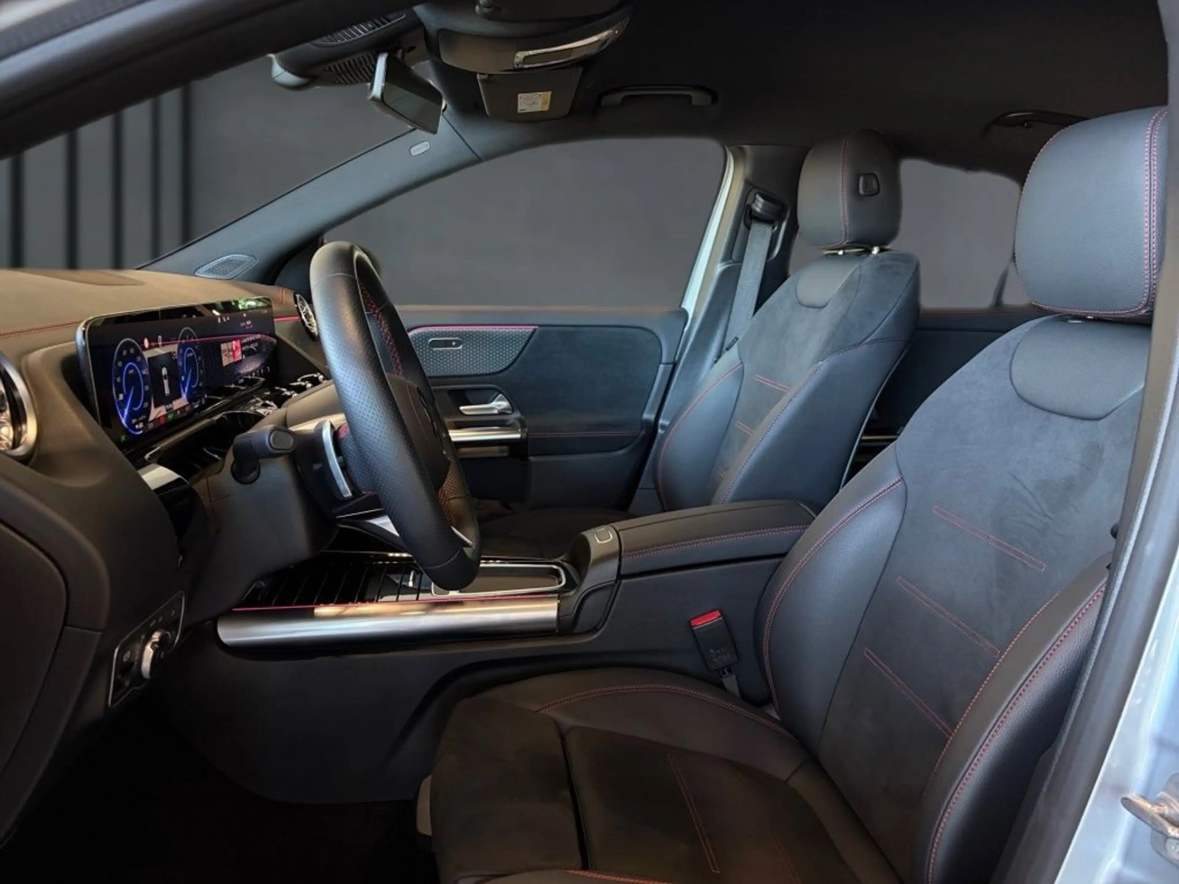 Mercedes-Benz EQA 300 4M AMG Night+LED+AMBIE+TOTWIN+EASY-P+AHK — photo 5
