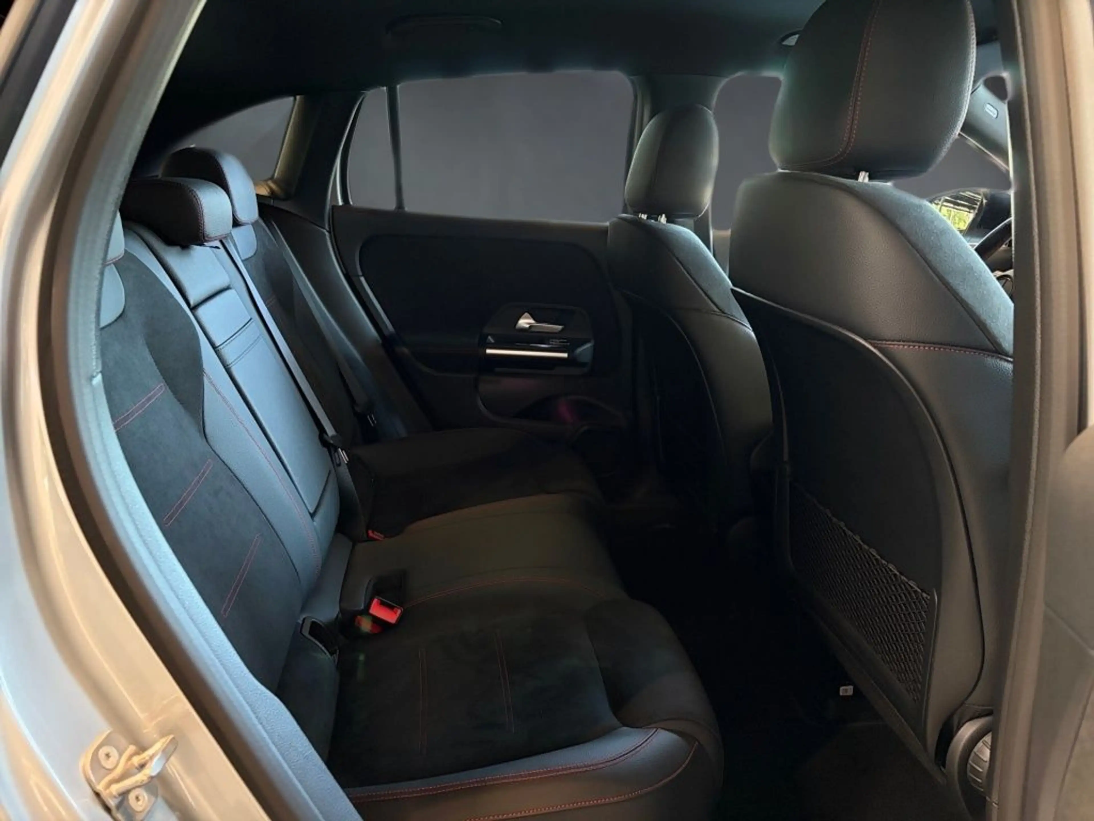 Mercedes-Benz EQA 300 4M AMG Night+LED+AMBIE+TOTWIN+EASY-P+AHK — photo 12