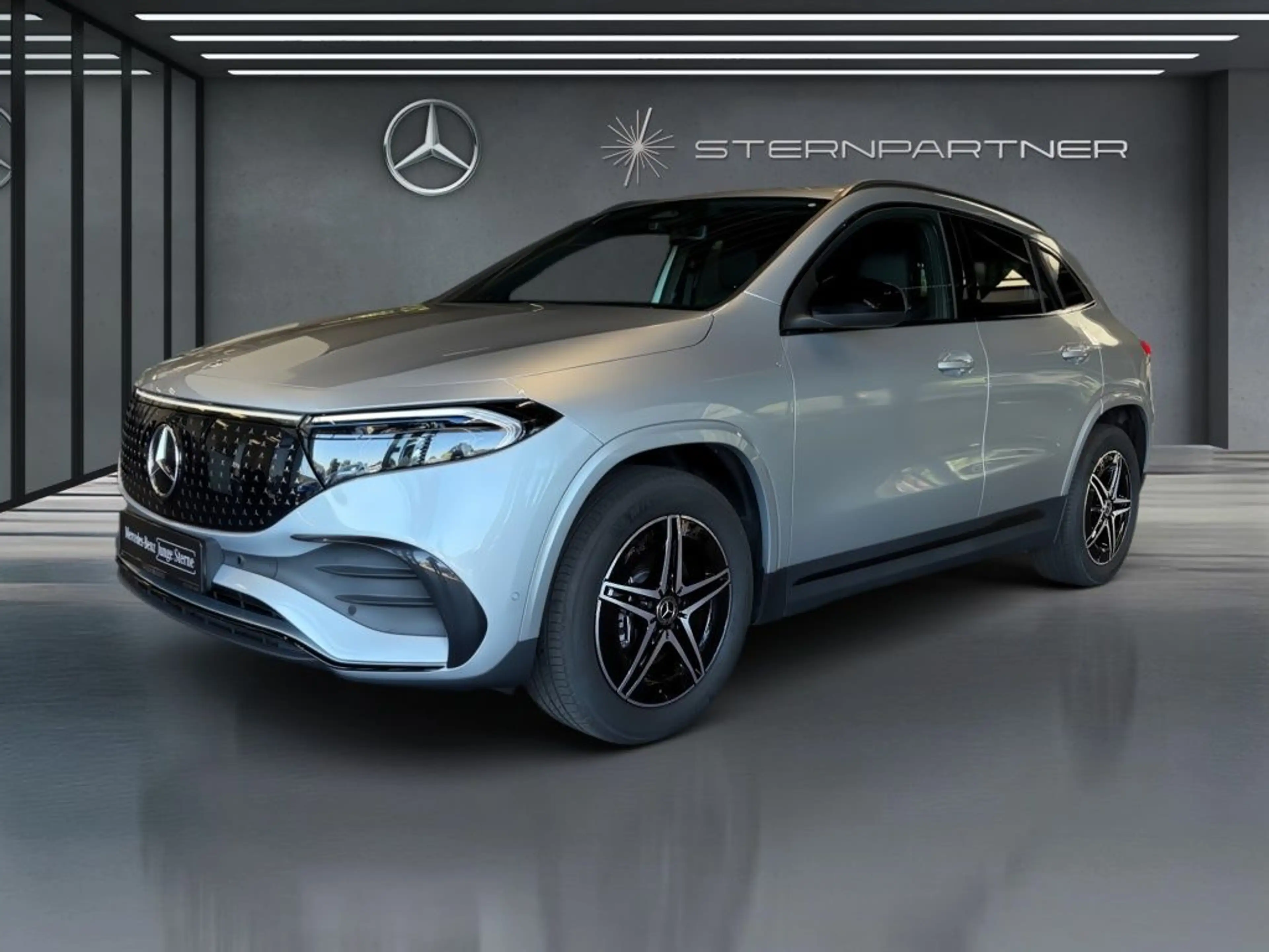 Mercedes-Benz EQA 300 4M AMG Night+LED+AMBIE+TOTWIN+EASY-P+AHK