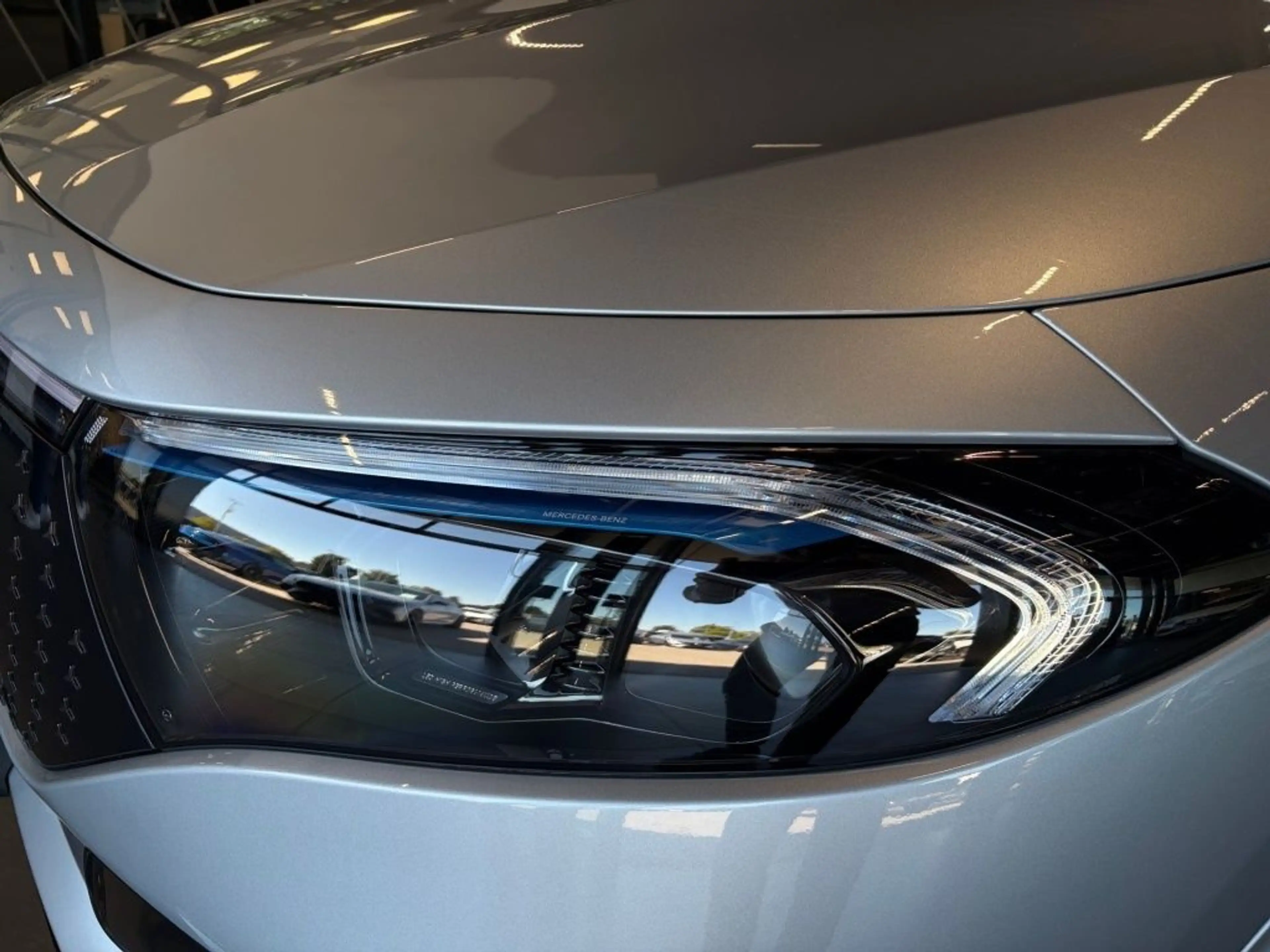 Mercedes-Benz EQA 300 4M AMG Night+LED+AMBIE+TOTWIN+EASY-P+AHK — photo 2