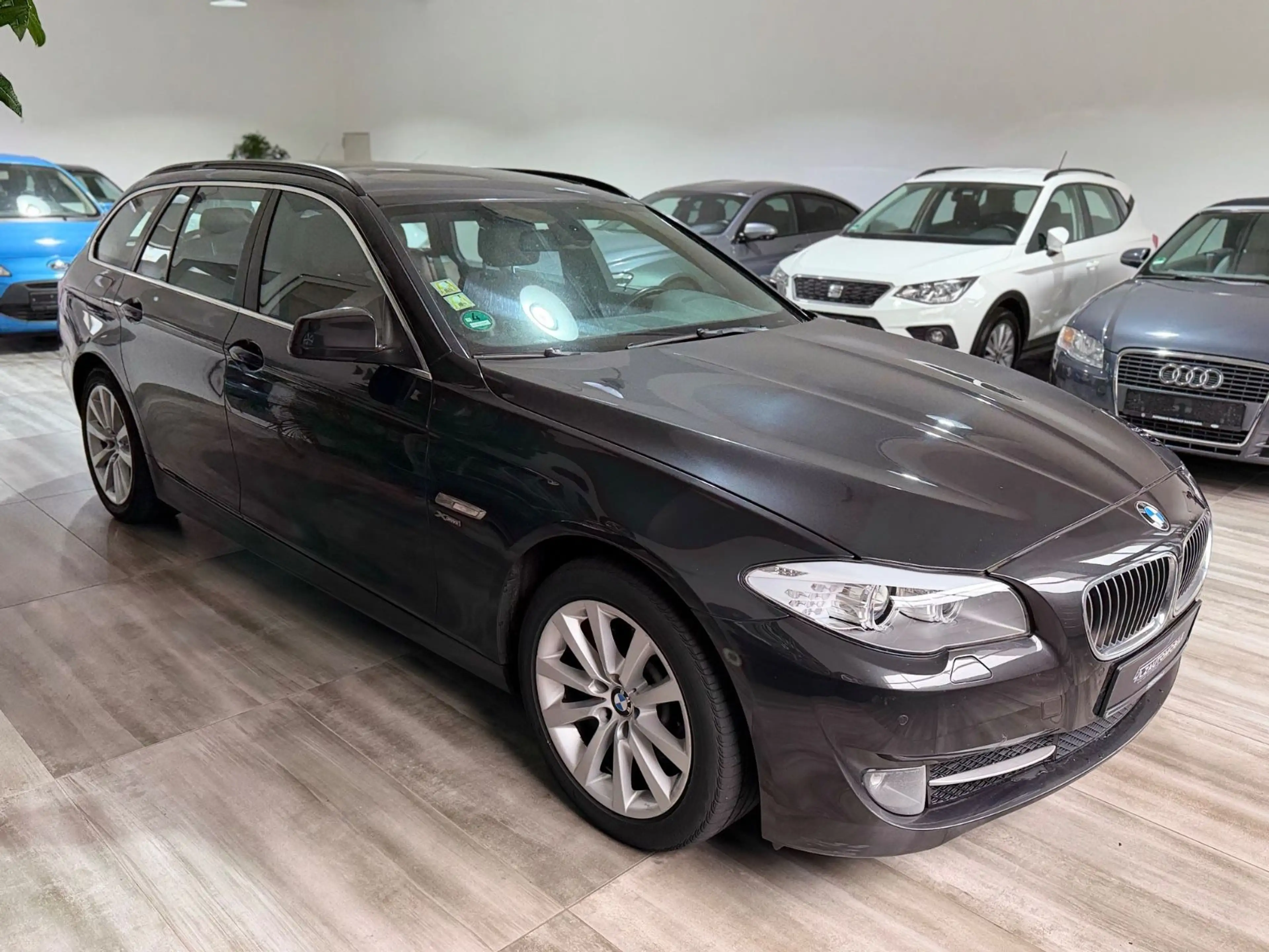 BMW 530 d Touring xDrive — photo 3