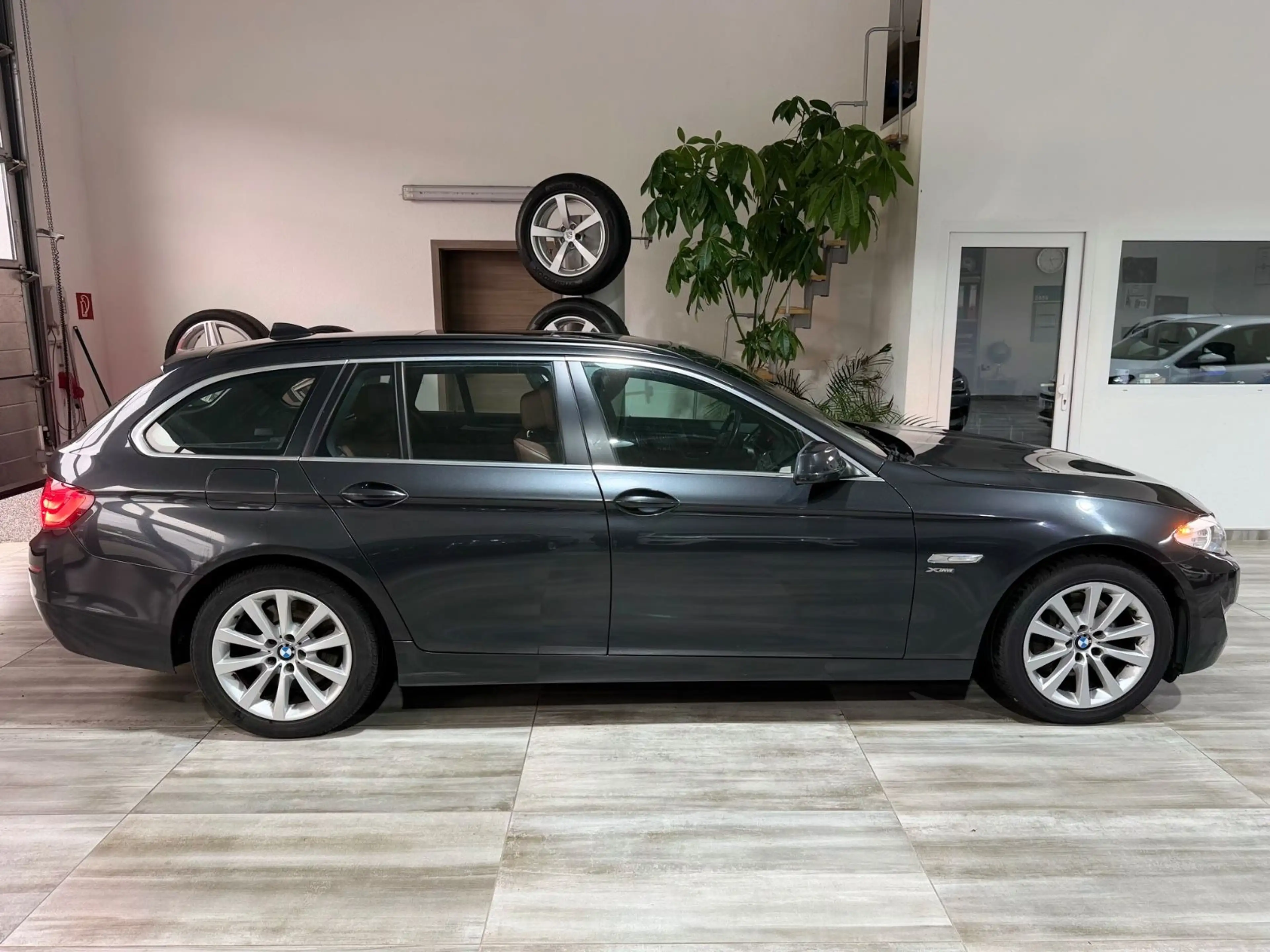 BMW 530 d Touring xDrive — photo 7