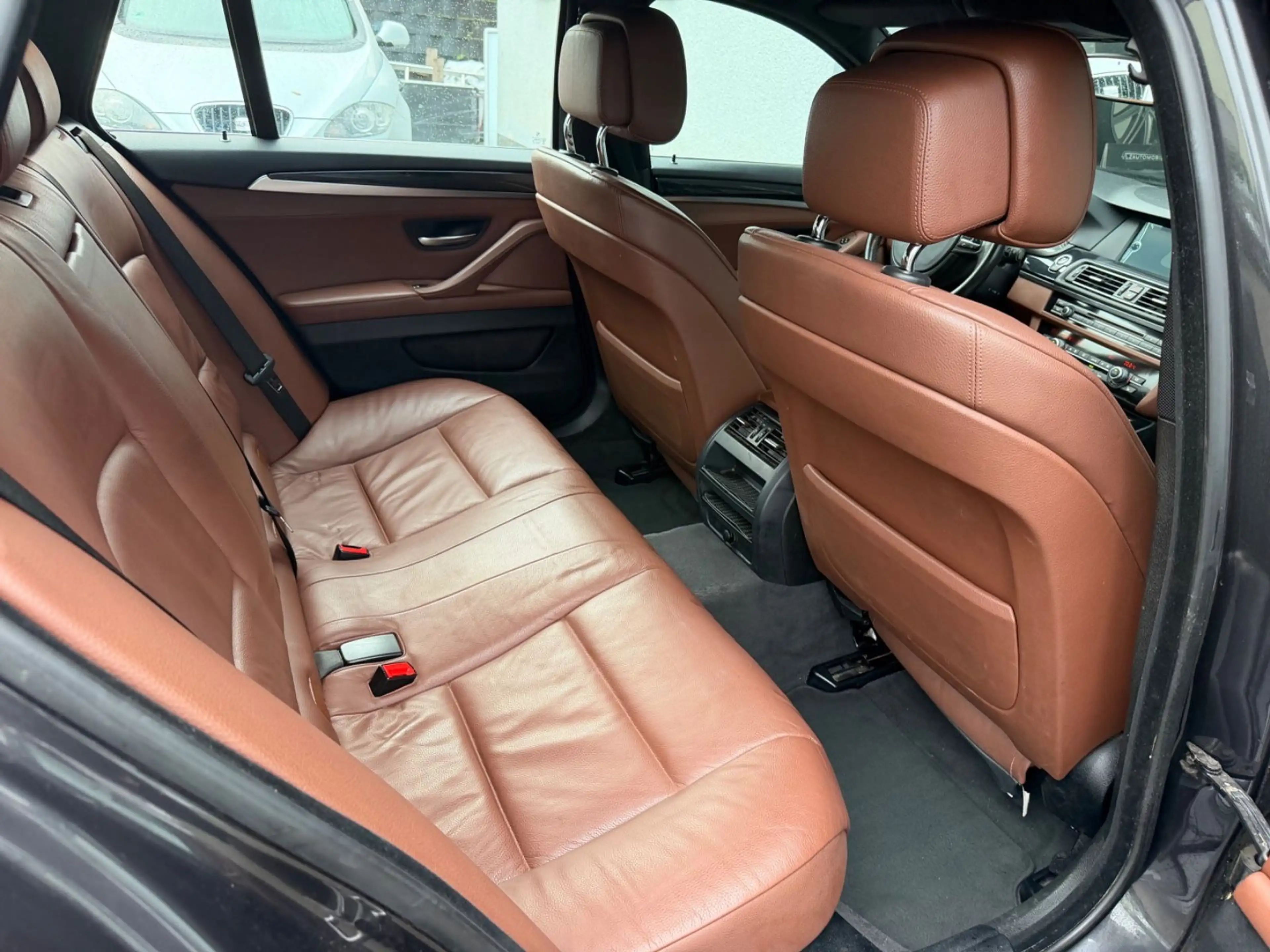 BMW 530 d Touring xDrive — photo 13