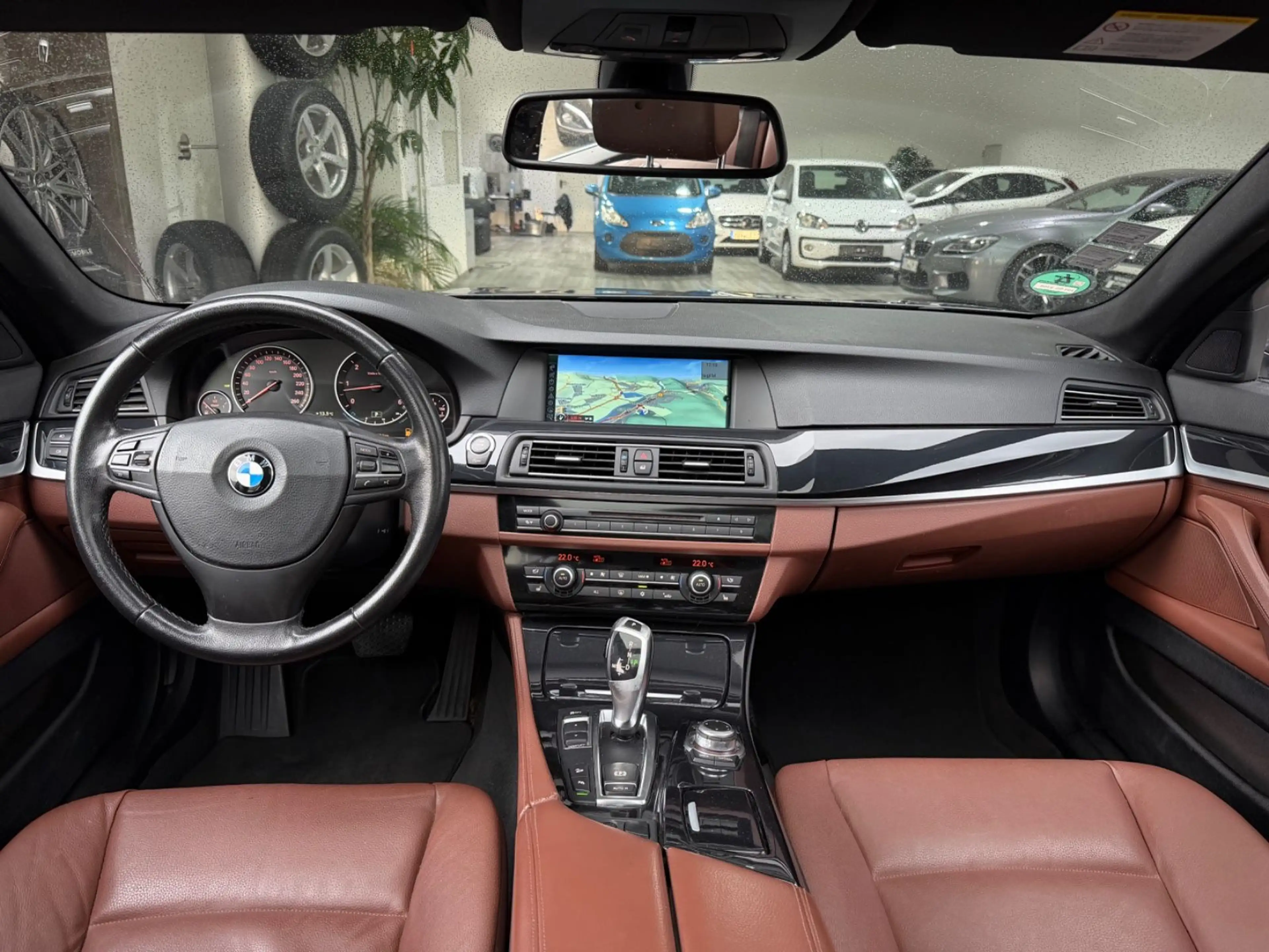 BMW 530 d Touring xDrive — photo 15