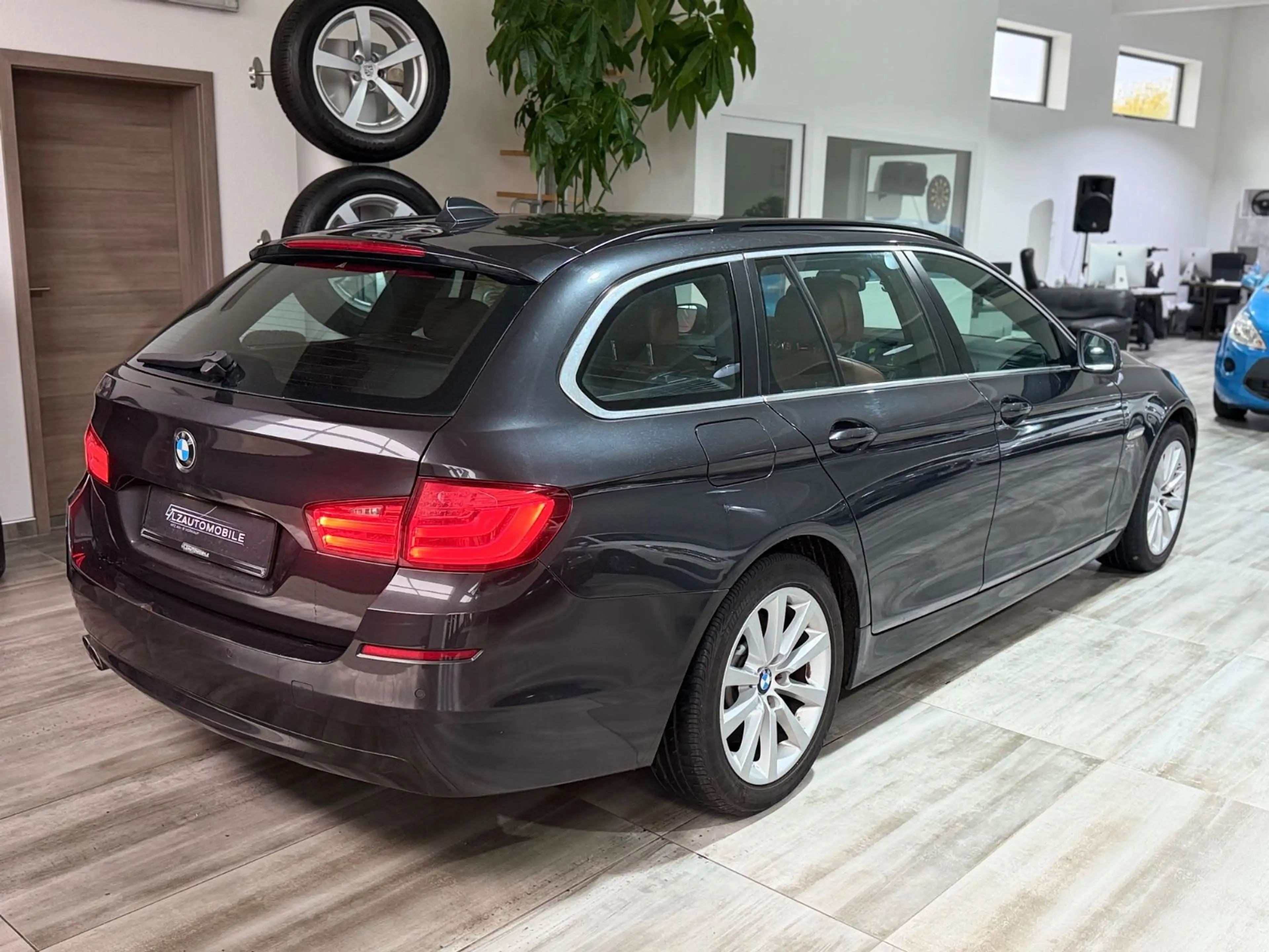 BMW 530 d Touring xDrive — photo 4