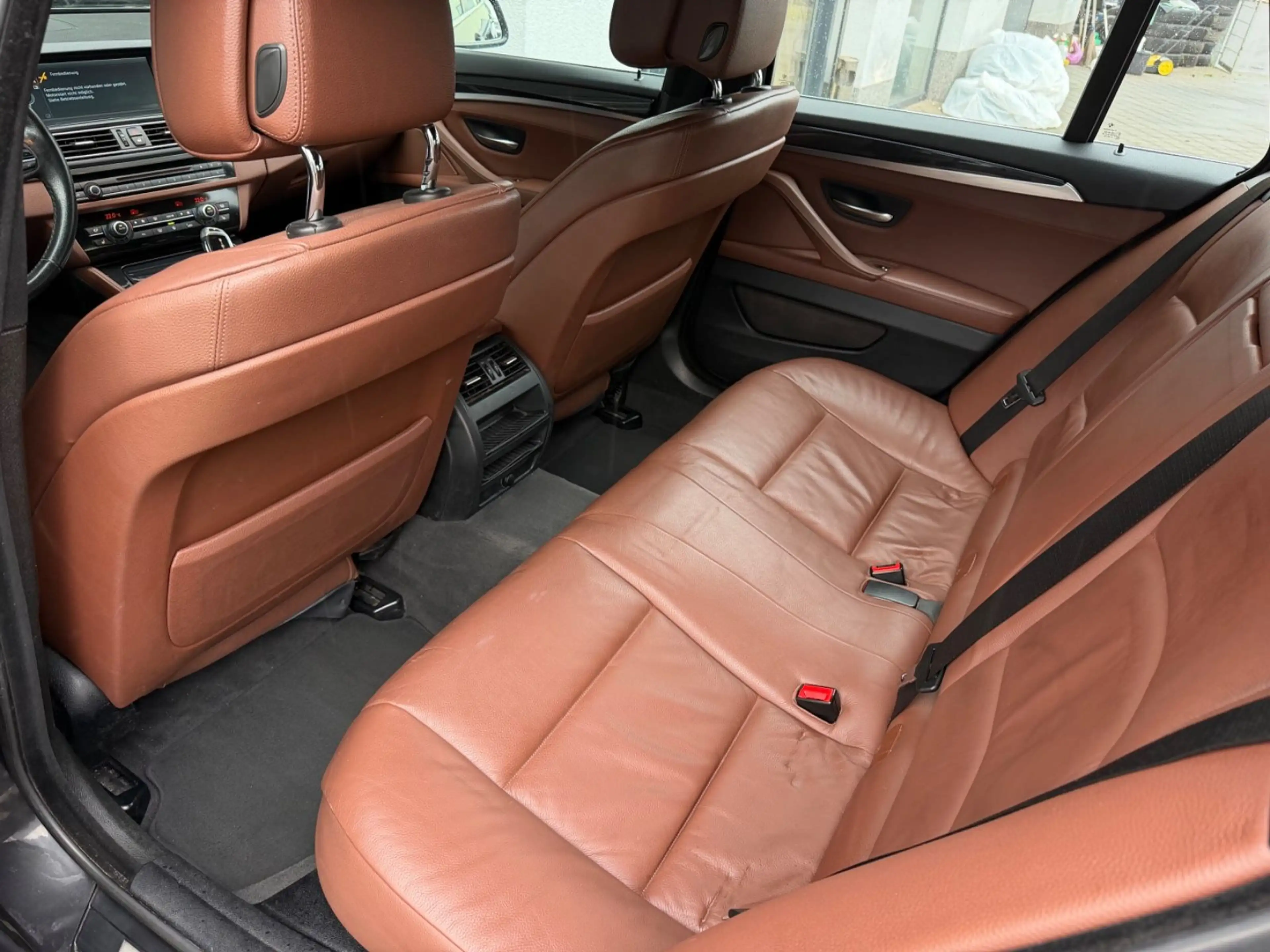 BMW 530 d Touring xDrive — photo 14