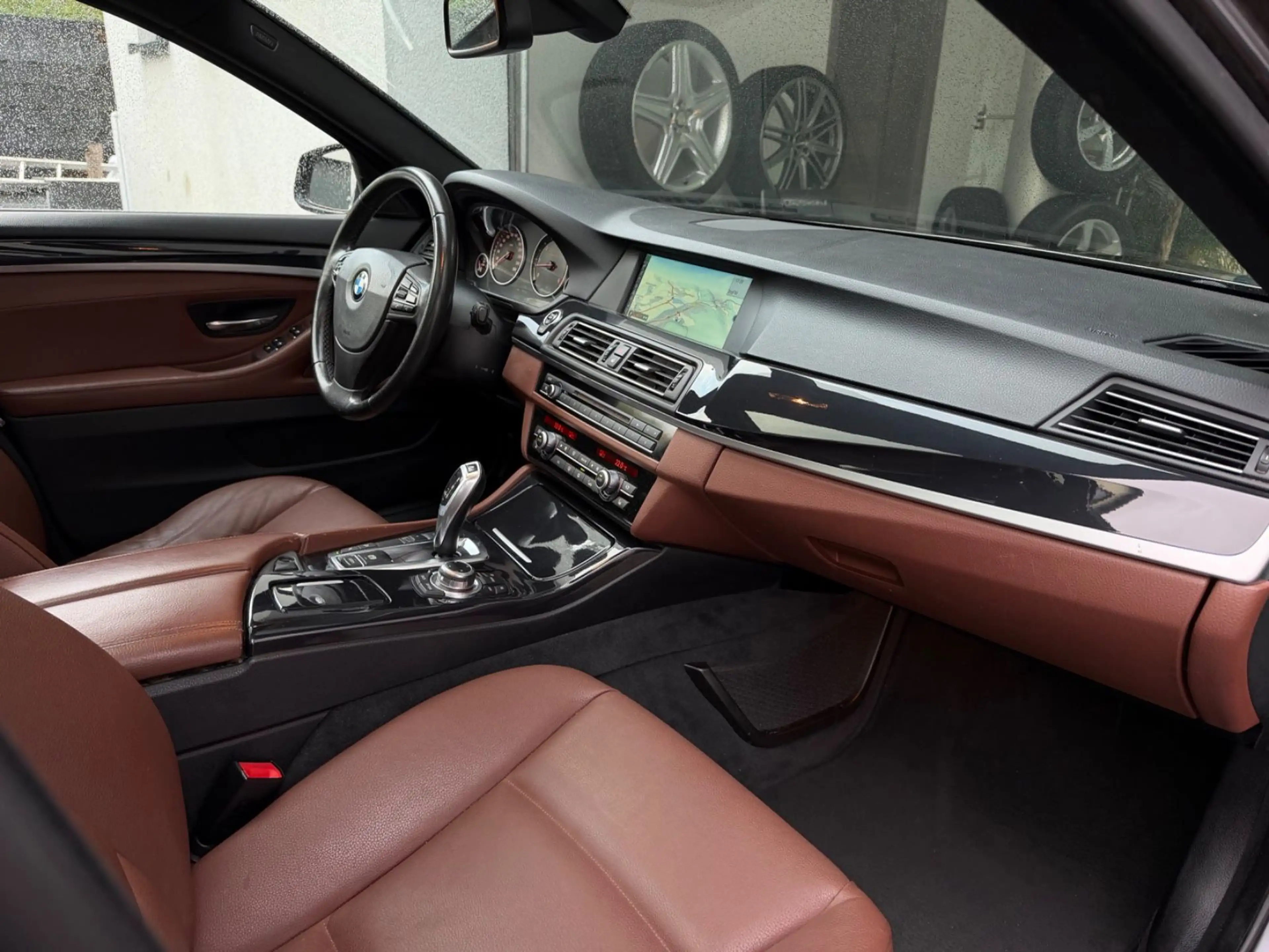 BMW 530 d Touring xDrive — photo 12