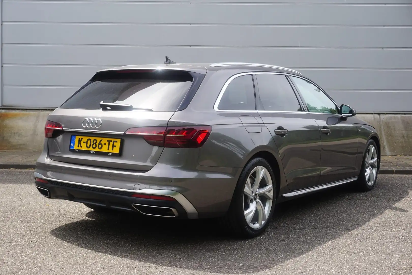 Audi A4 Avant 35 TFSI 150pk S-tronic S Edition | Smartphon Grijs - 2