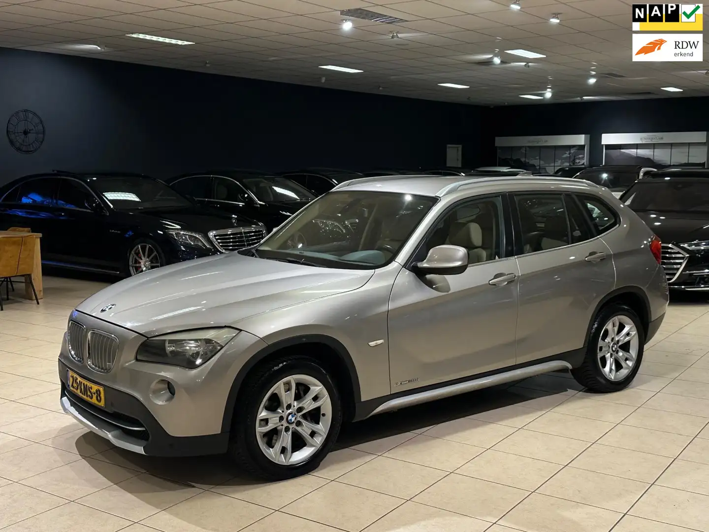 BMW X1 XDrive28i Executive|ORIG-NL|AUTOMAAT|LEDER|NAVI Grijs - 1