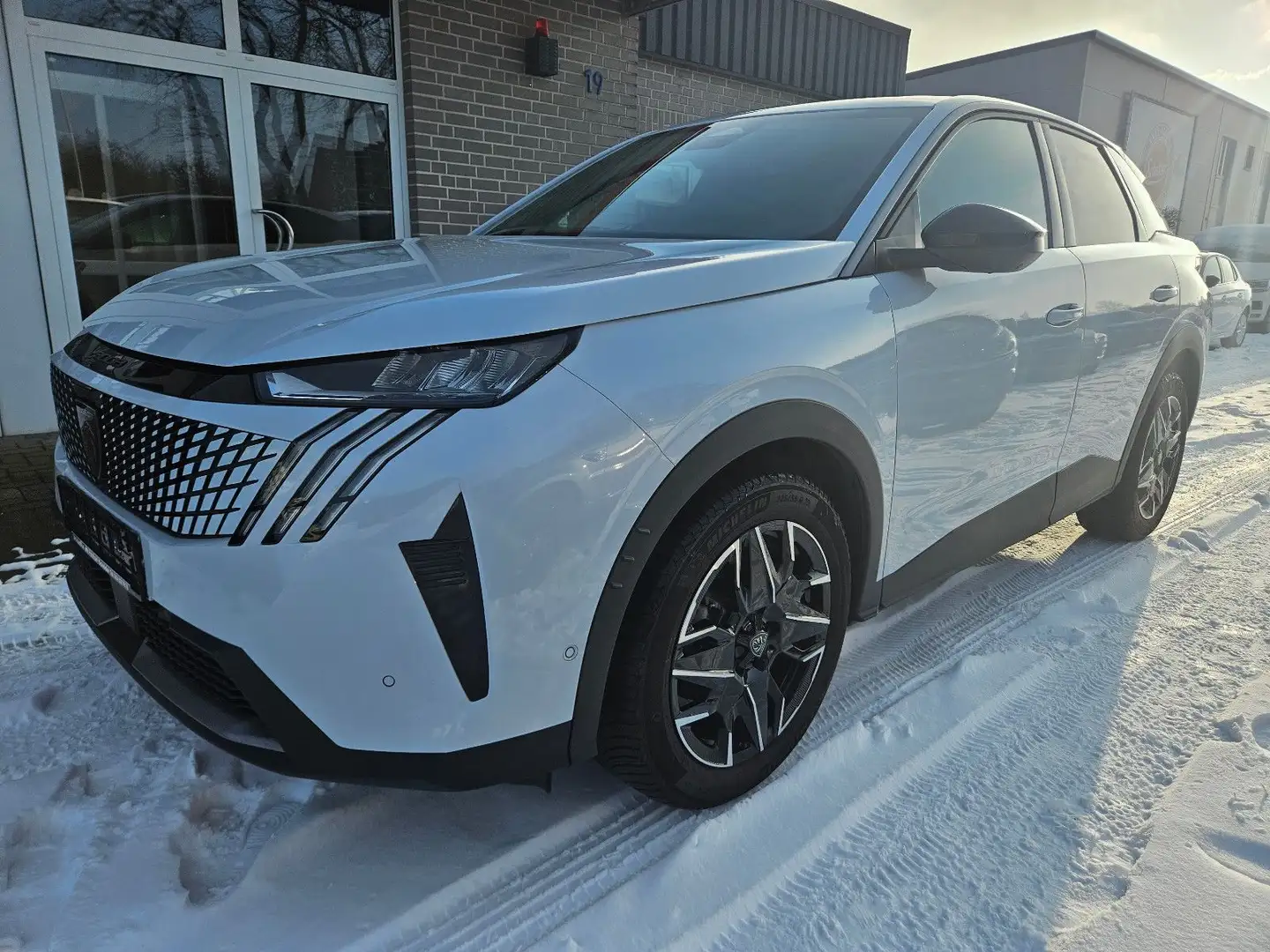 Peugeot 3008 Hybrid 136 Allure 360 SHZ NAV LED ACC Weiß - 1