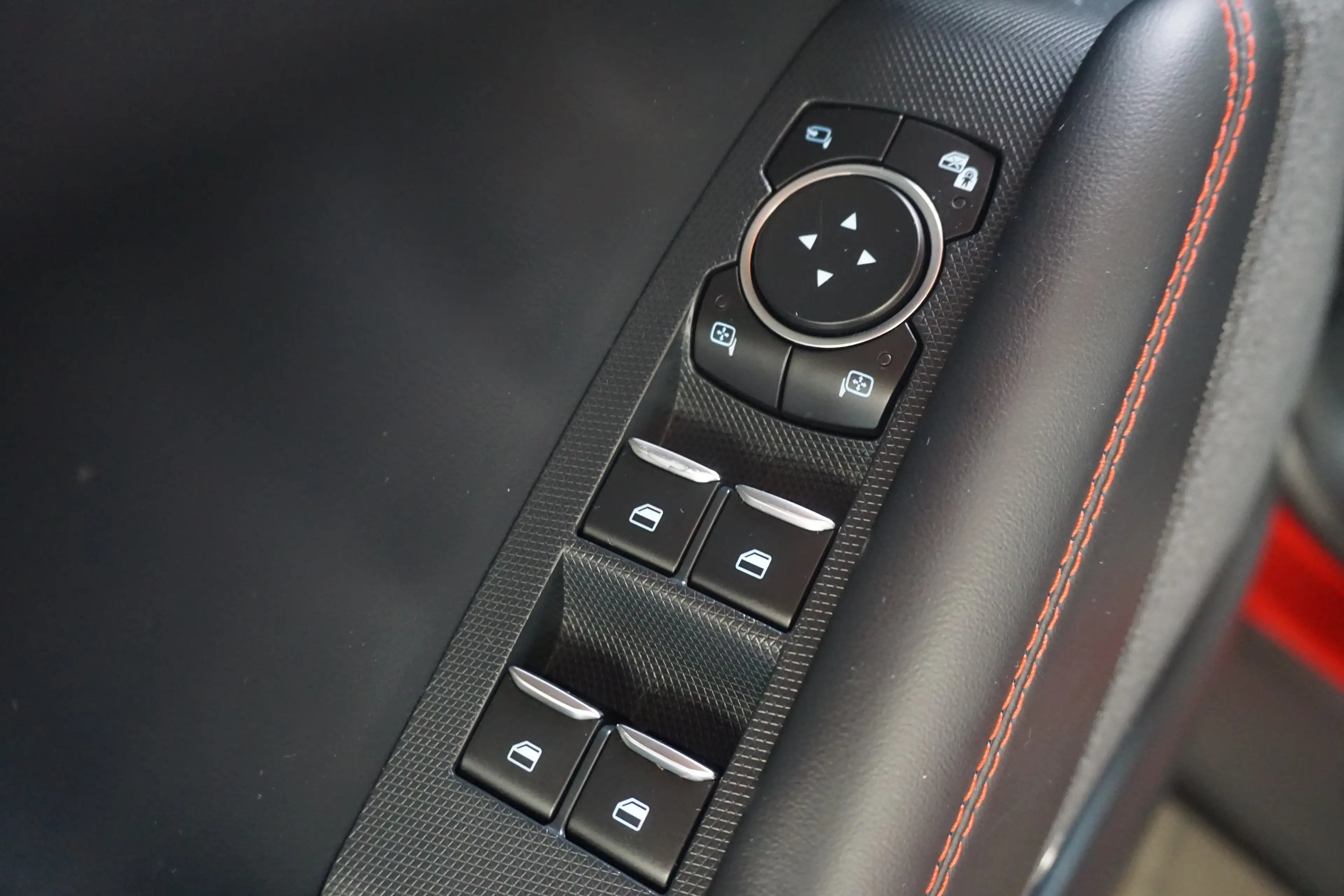 Ford Mustang Mach-E Extended AWD 98 kWh — photo 15