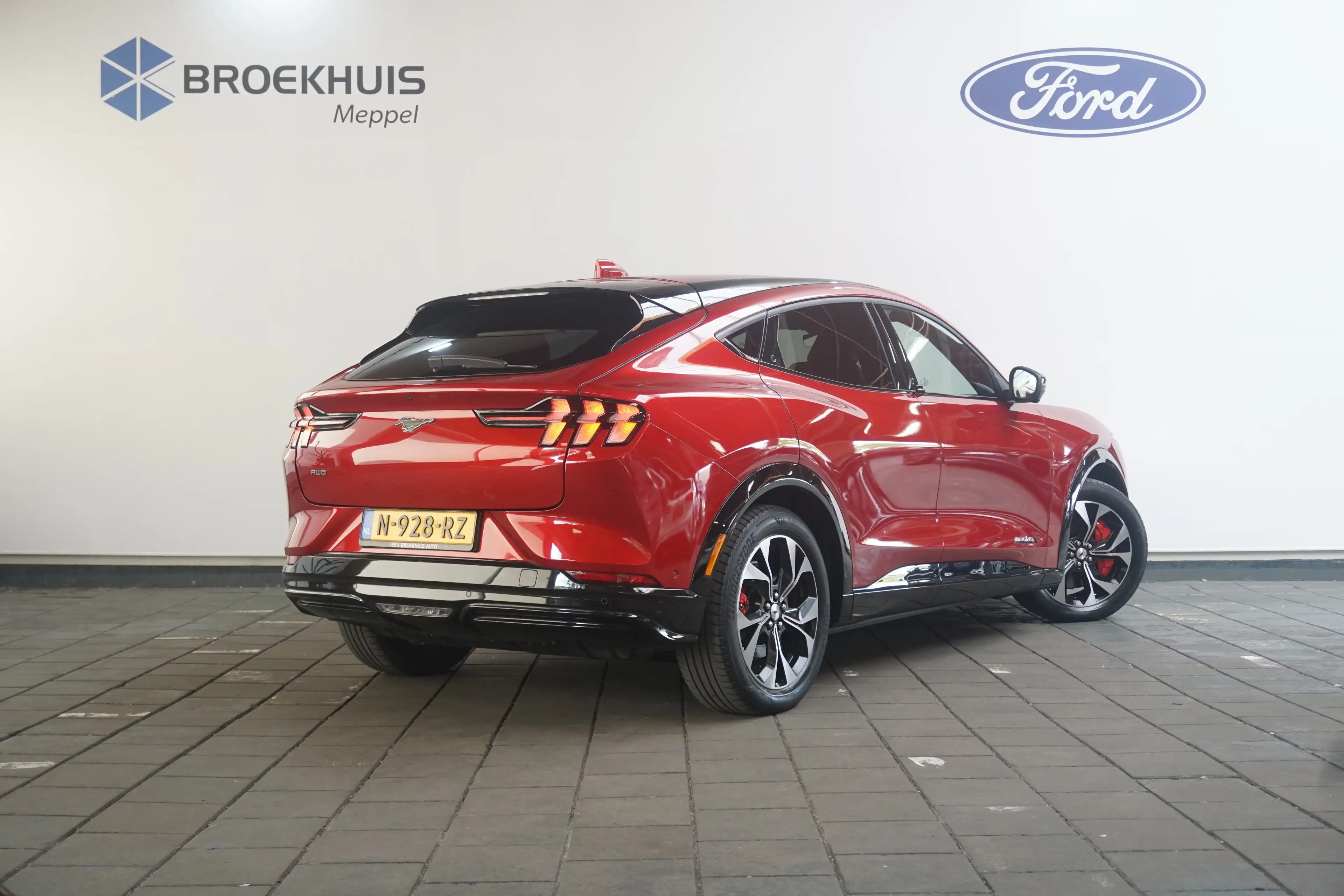 Ford Mustang Mach-E Extended AWD 98 kWh — photo 8