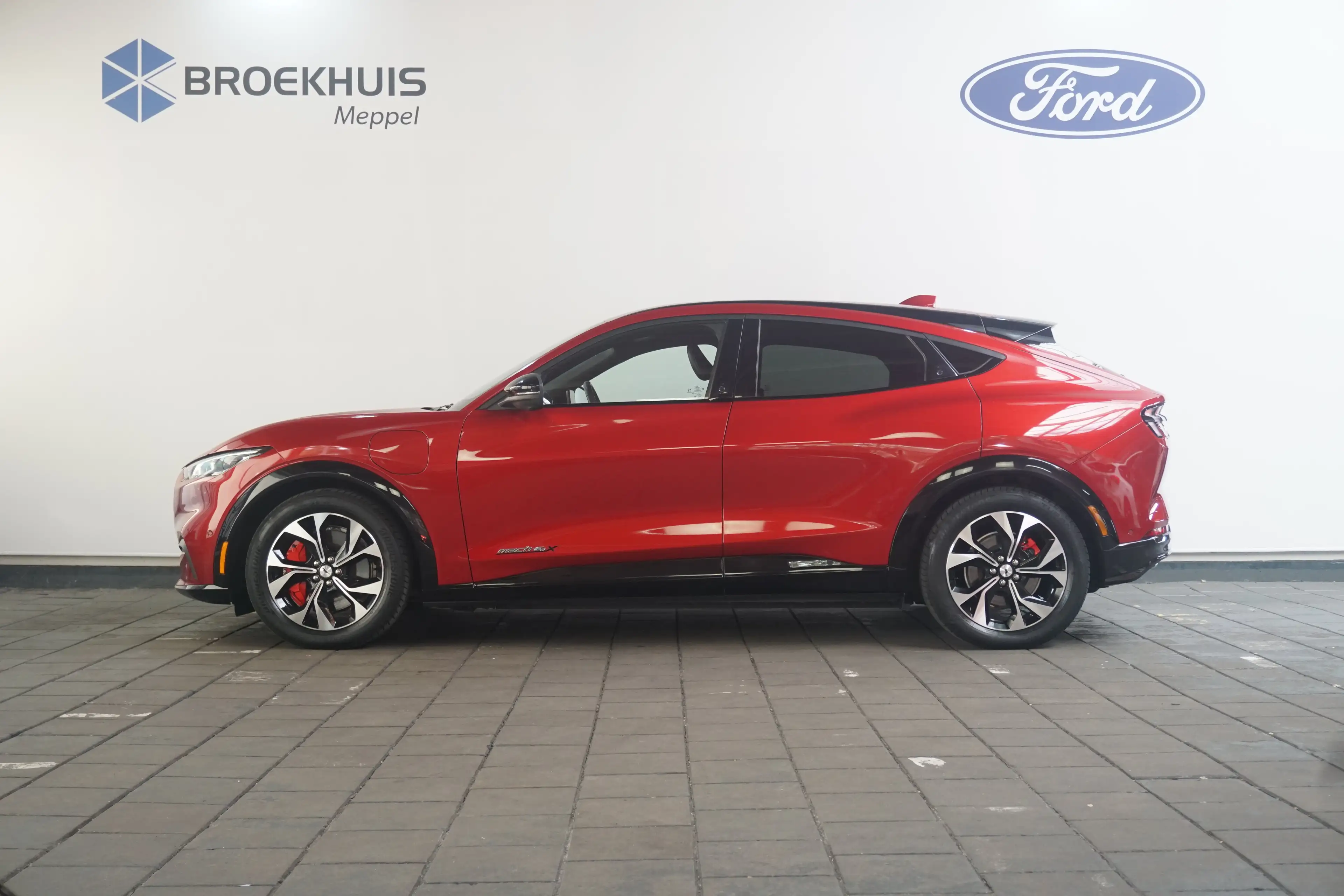 Ford Mustang Mach-E Extended AWD 98 kWh — photo 4