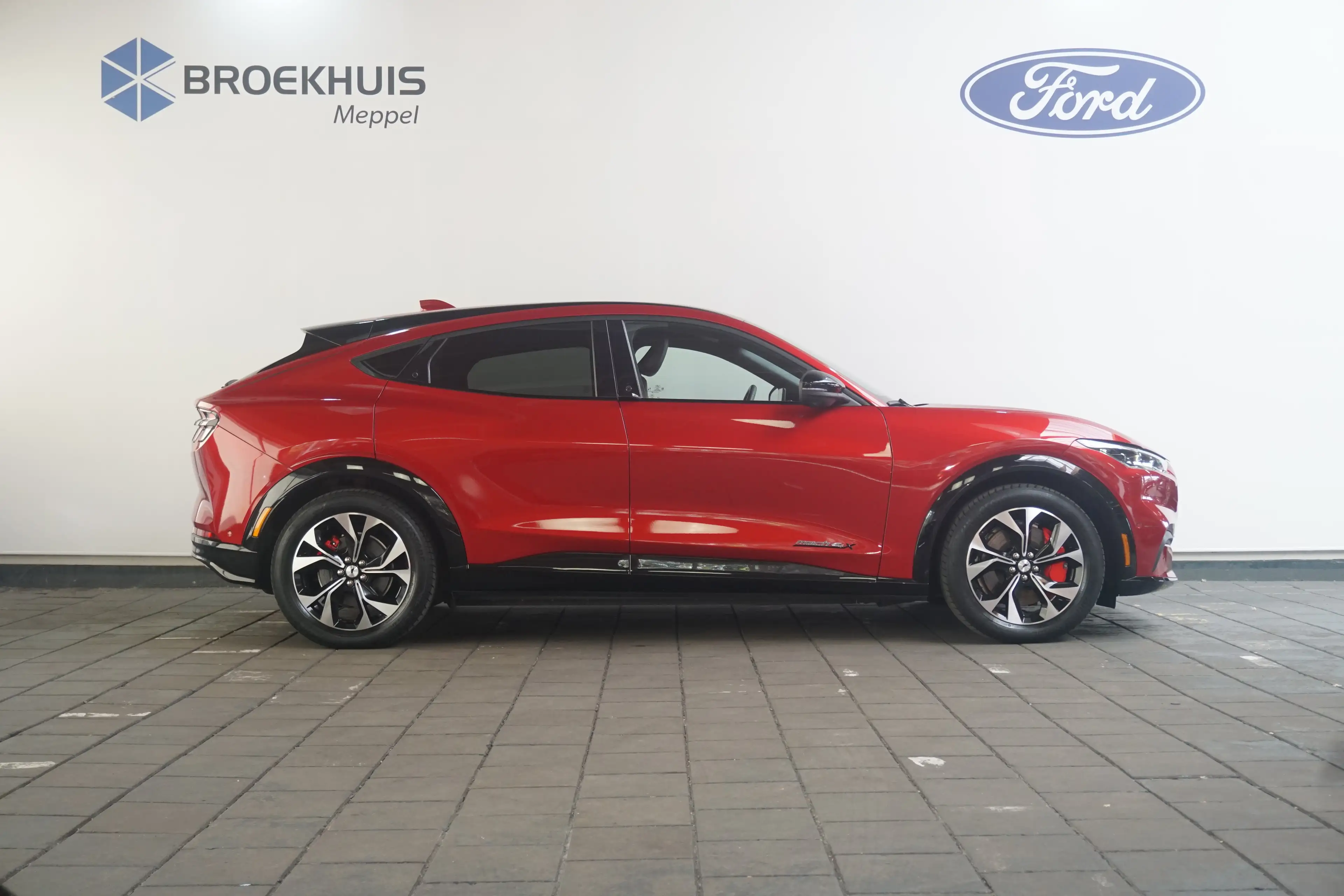 Ford Mustang Mach-E Extended AWD 98 kWh — photo 6