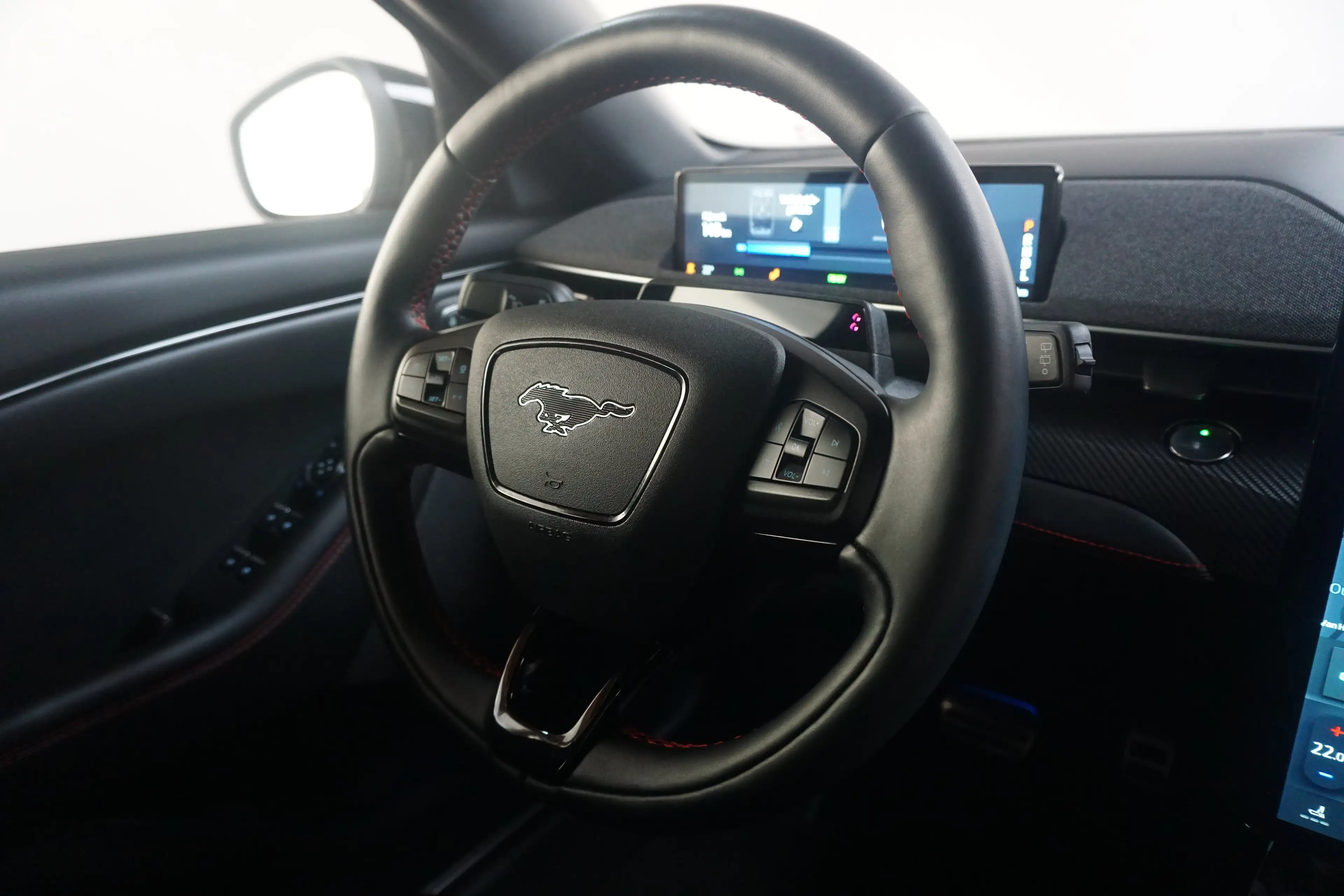 Ford Mustang Mach-E Extended AWD 98 kWh — photo 11