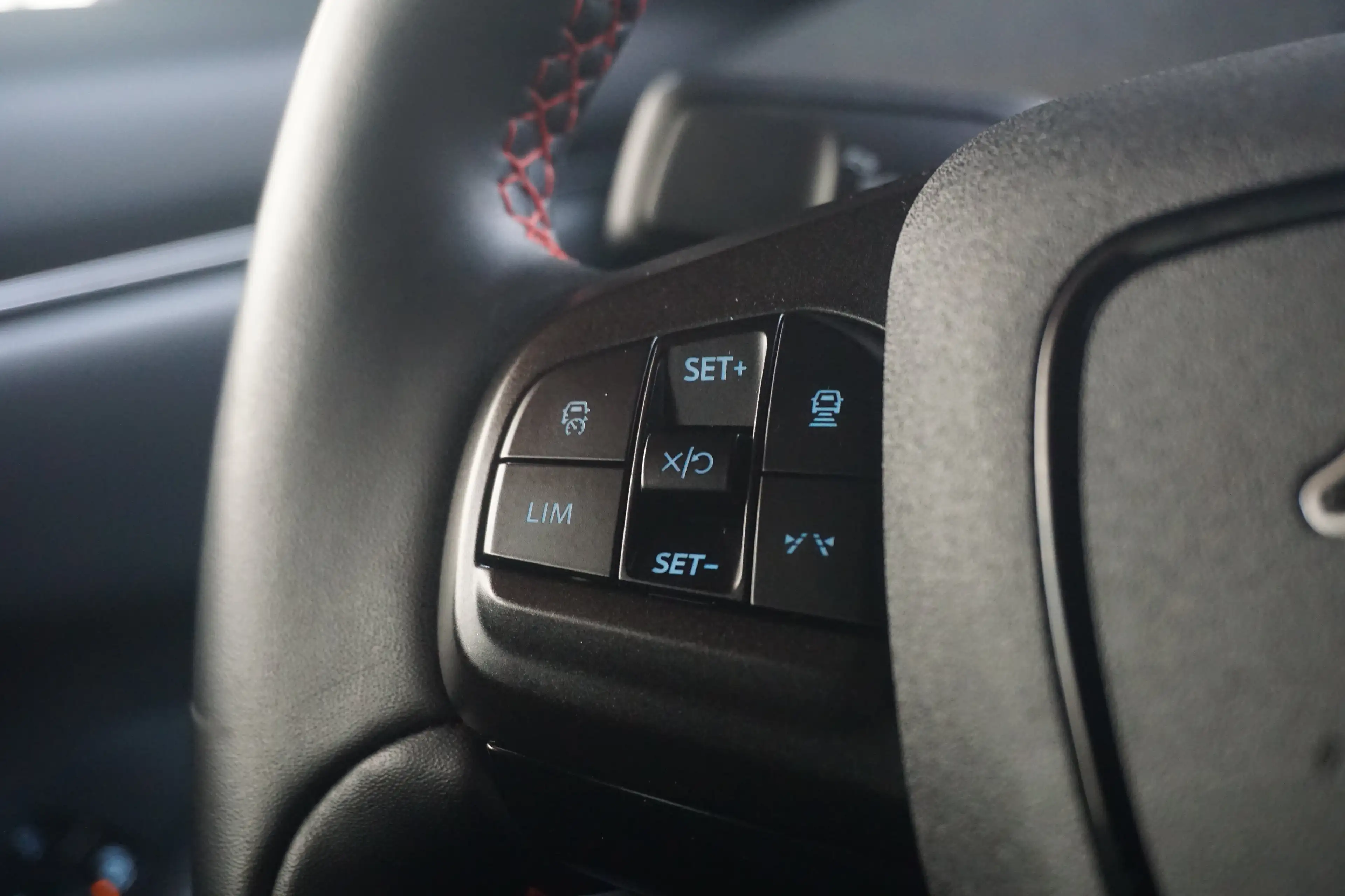 Ford Mustang Mach-E Extended AWD 98 kWh — photo 12