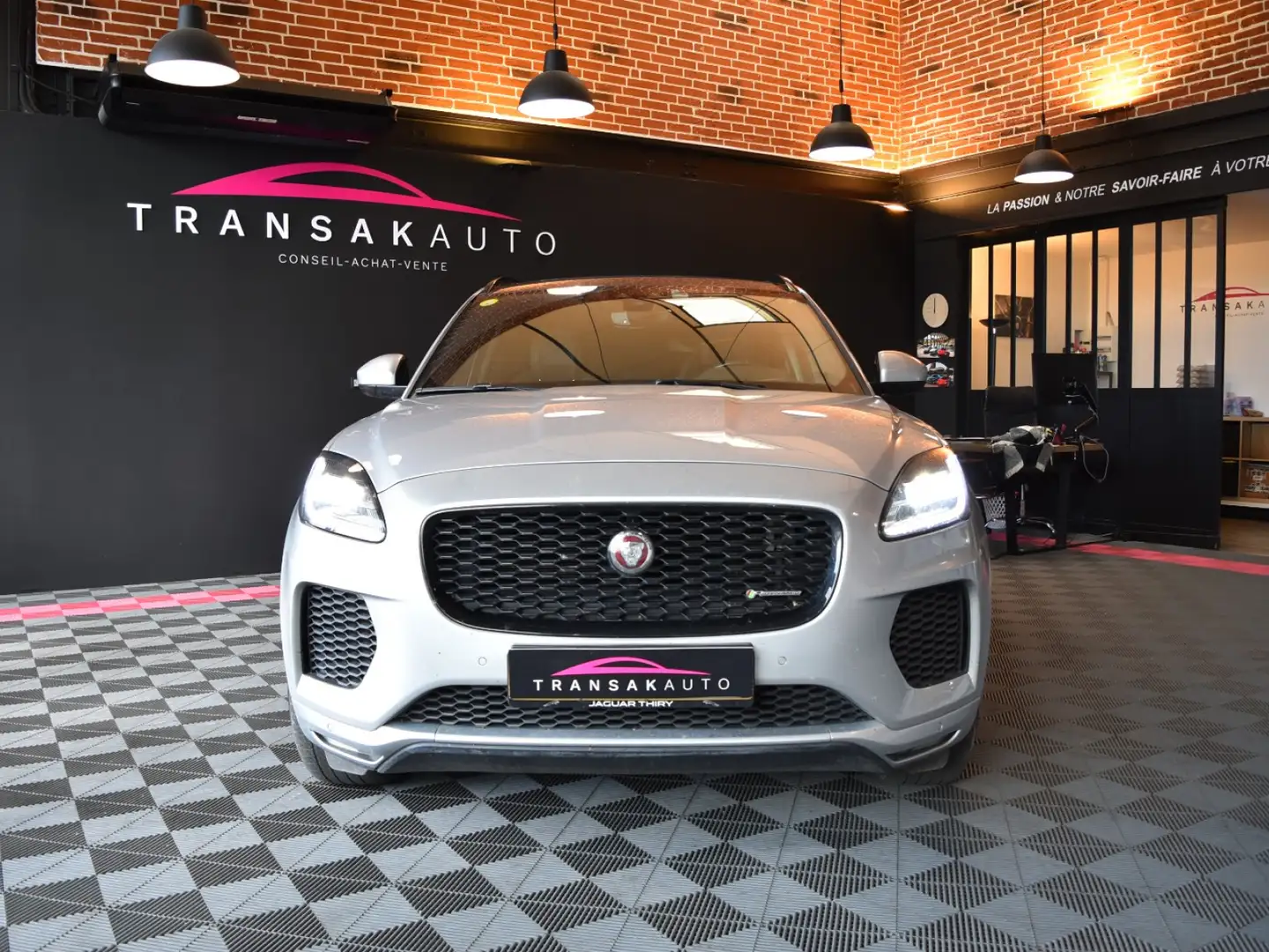 Jaguar E-Pace E-Pace 2.0 D - 150 ch AWD BVA R-Dynamic Blanc - 2