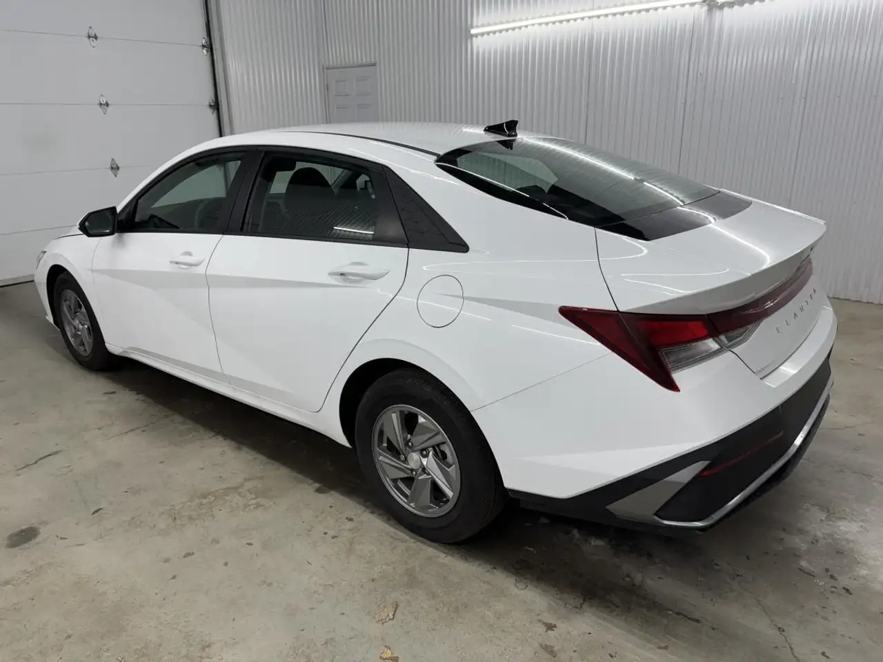 Hyundai ELANTRA снимка Hyundai ELANTRA