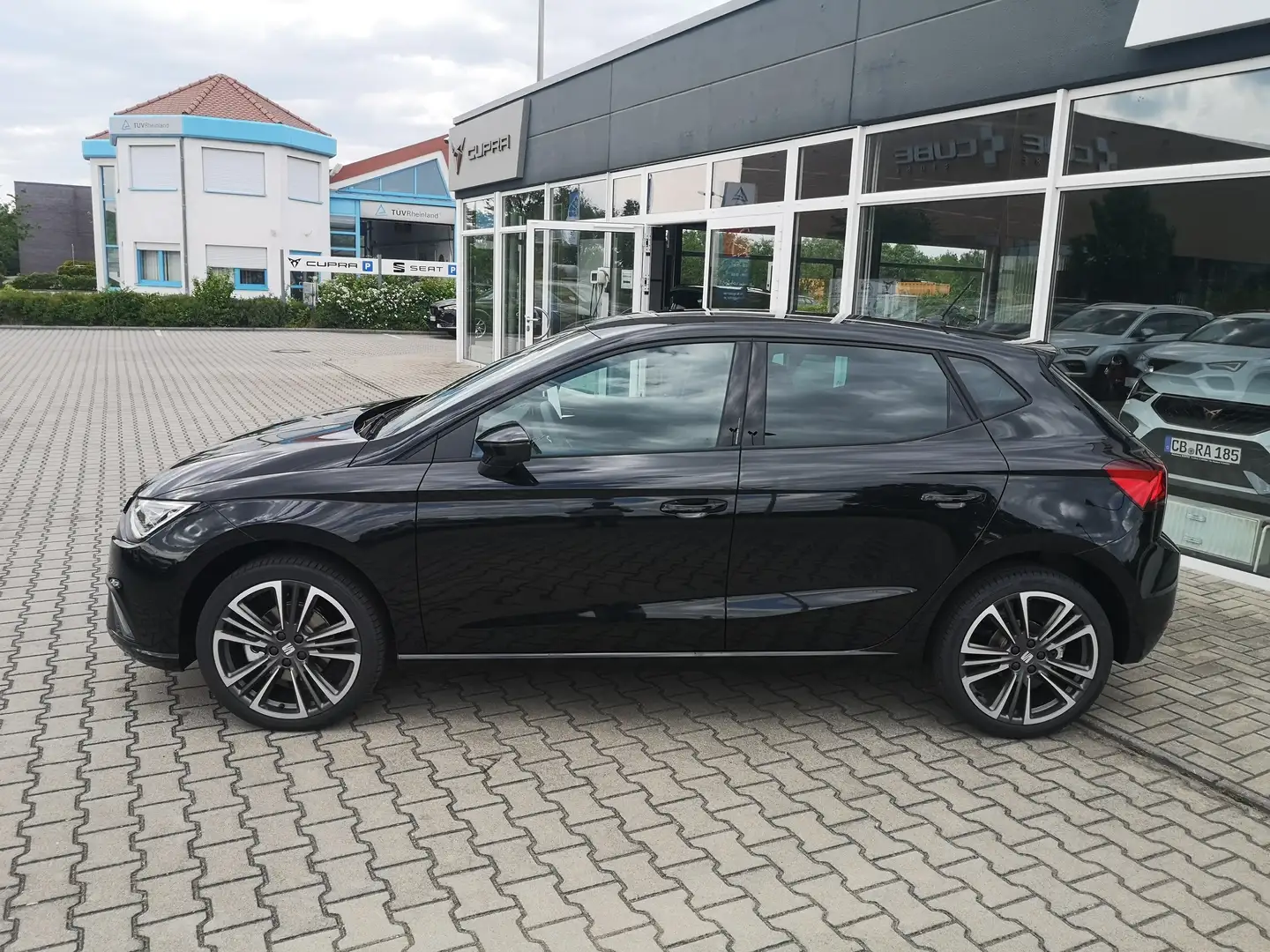 SEAT Ibiza FR Anniversary Edition 1.0TSI DSG DAB+ Navi LED Schwarz - 2