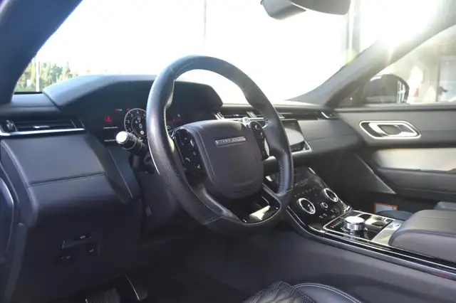 Land Rover Range Rover Velar view 11
