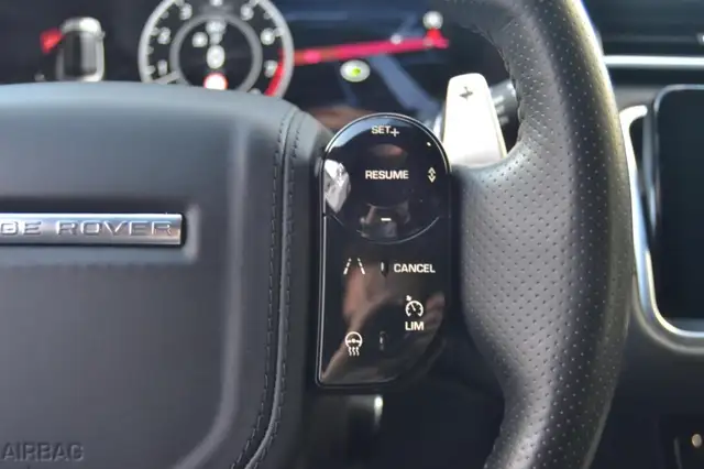 Land Rover Range Rover Velar view 13