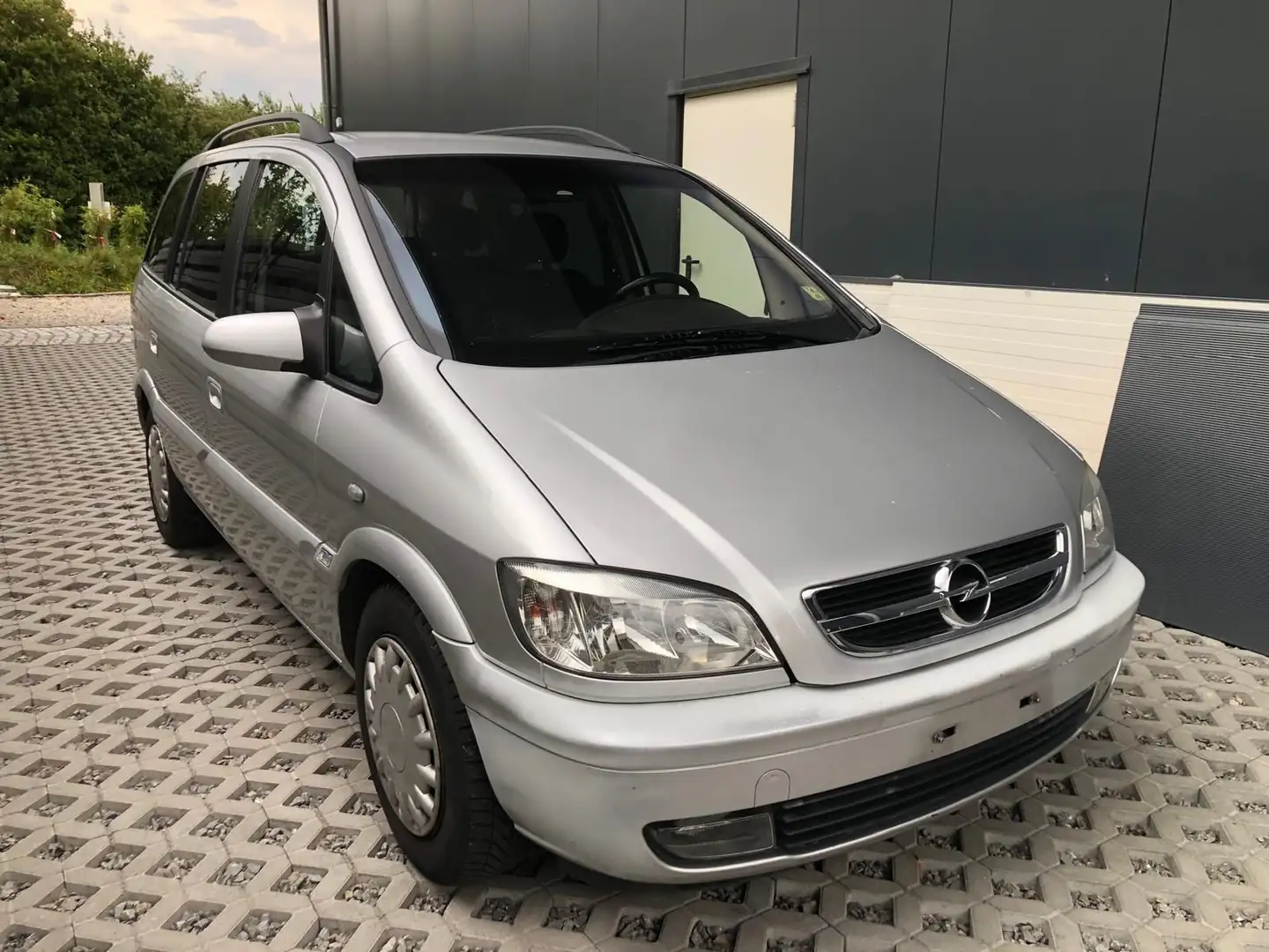 Opel Zafira A Basis 7 Sitzer Silber - 1