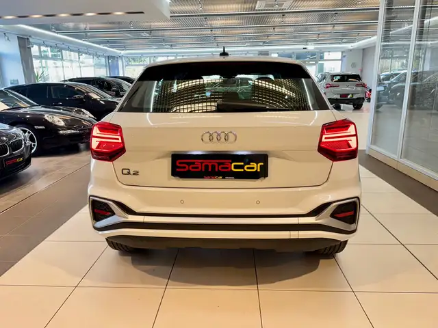 Audi Q2 view 6