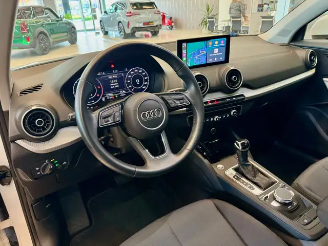 Audi Q2 view 8