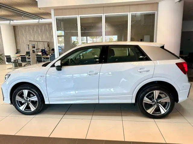 Audi Q2 view 4