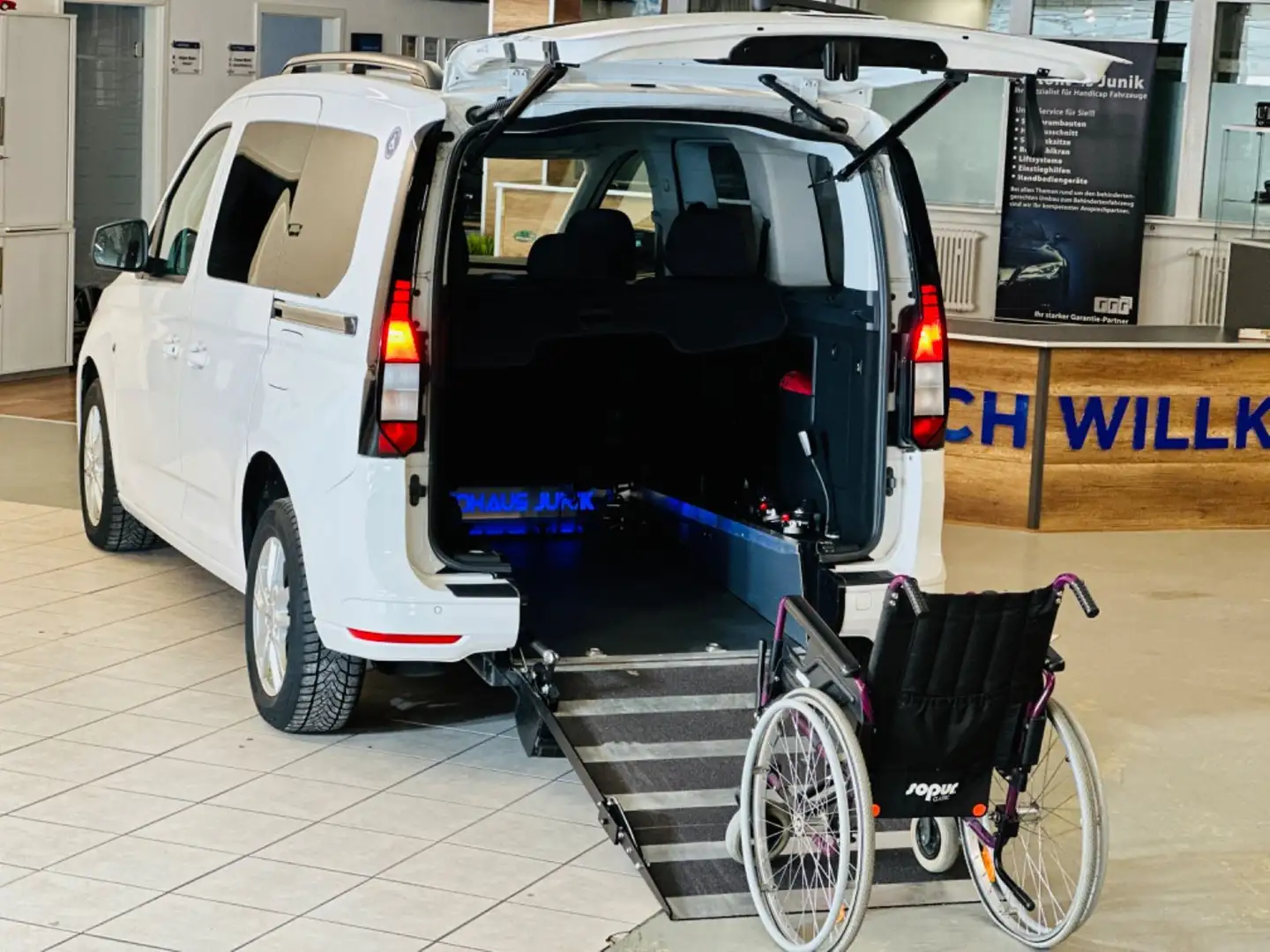 Volkswagen Caddy V DSG Behindertengerecht-Elek.Rampe Beyaz - 1