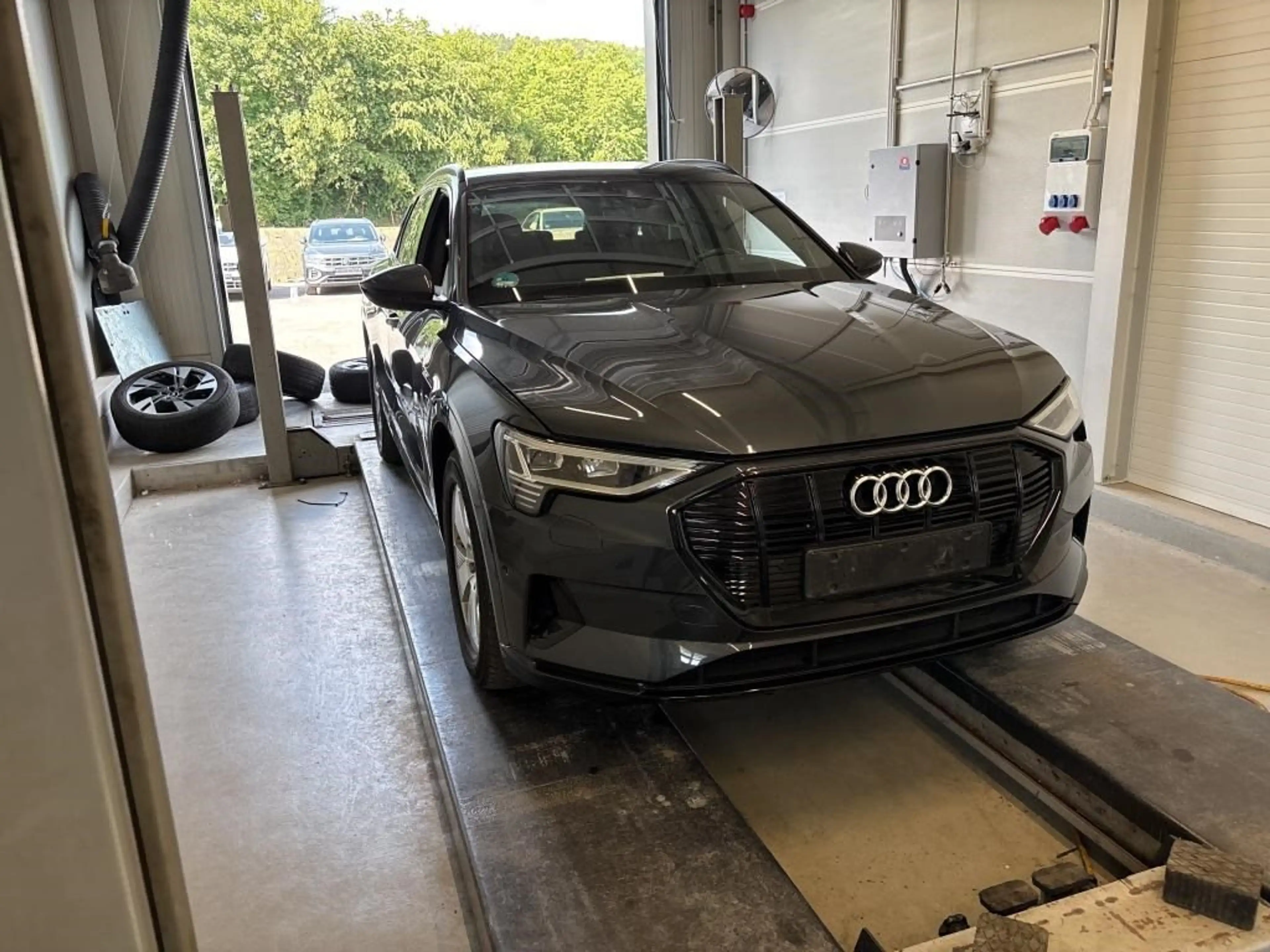 Audi e-tron 55 quattro advanced 95kWh AHK/KAMERA/OPTIKPAKET — photo 2