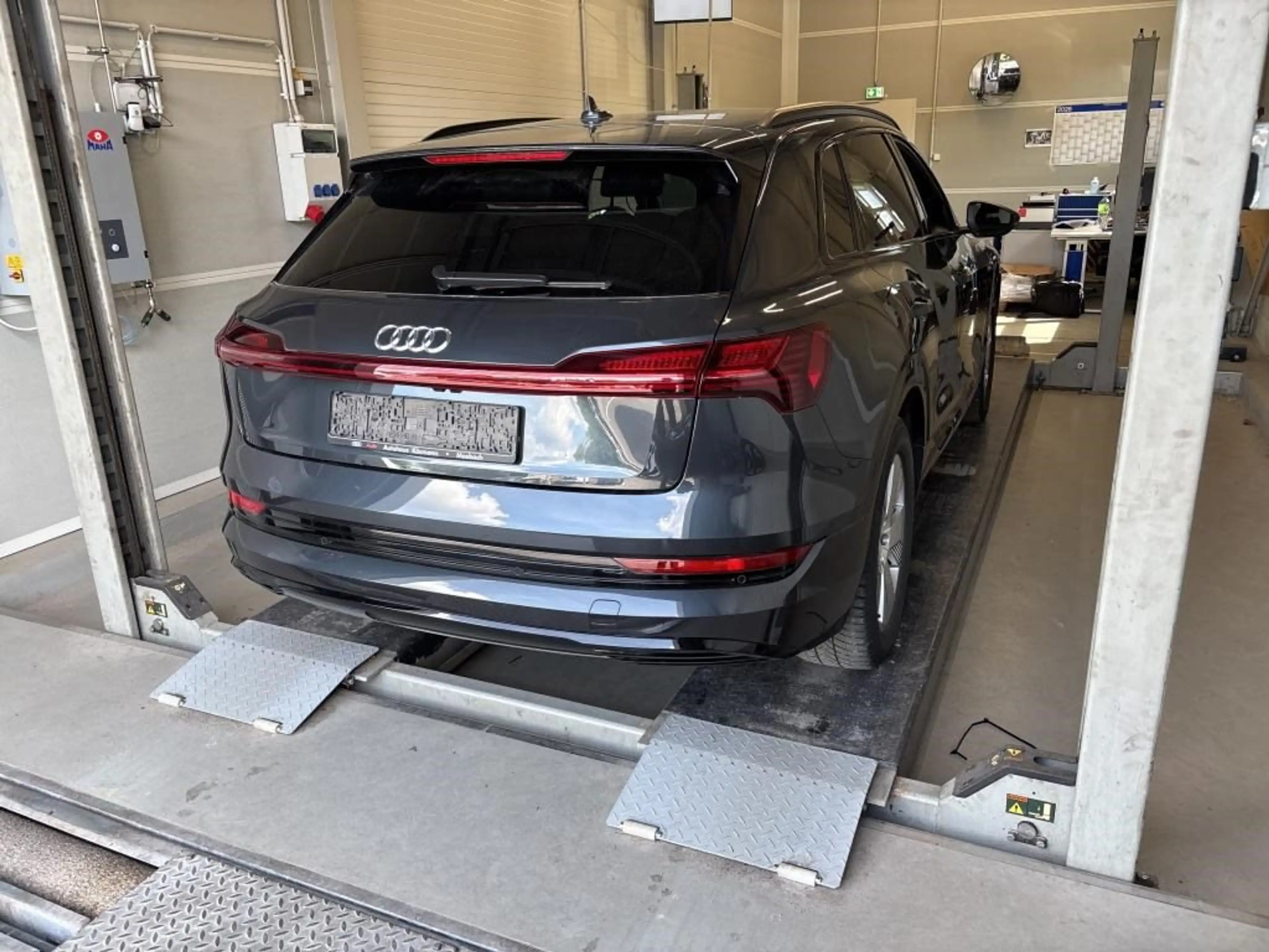 Audi e-tron 55 quattro advanced 95kWh AHK/KAMERA/OPTIKPAKET — photo 4