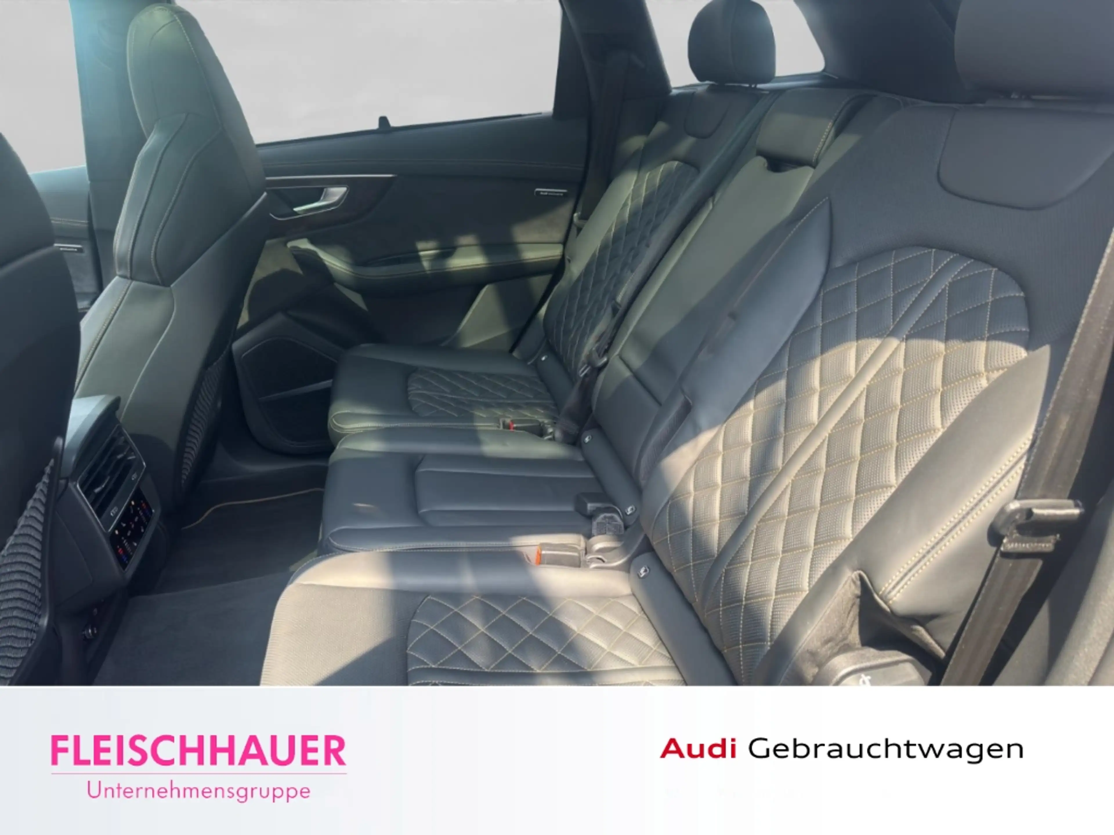 Audi SQ7 4.0 TFSI quattro V8 HUD Luftfederung StandHZG Pano — photo 14