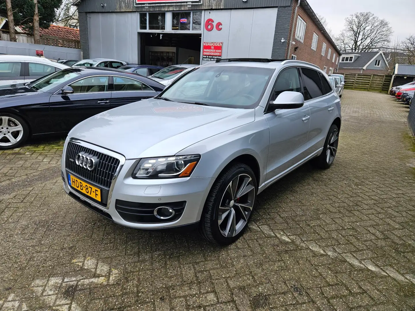 Audi Q5 3.2 FSI quattro Pro Line Panorama/Leder/Camera/Xen Grijs - 2