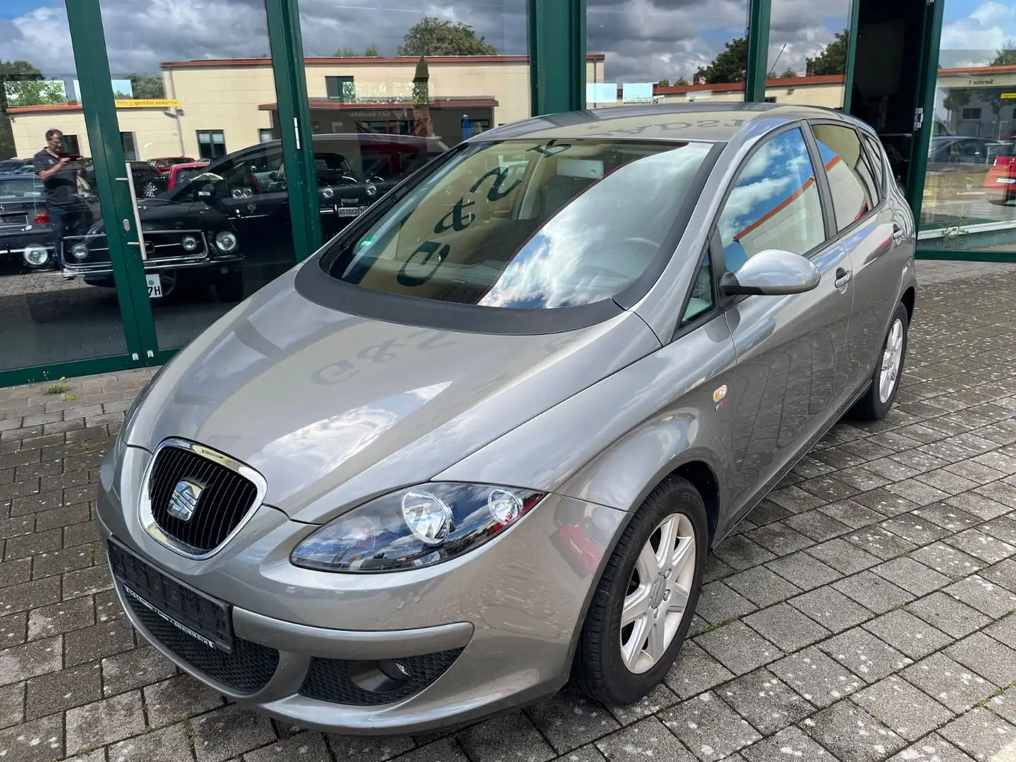 SEAT Altea 2.0 FSI Comfort Autom. Klima  DSG-Getriebe Gris - 2