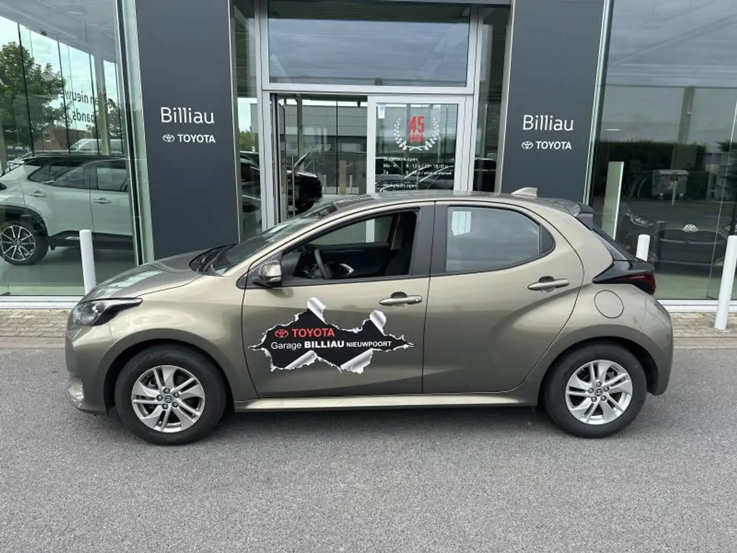 Toyota Yaris Dynamic Bronze - 2