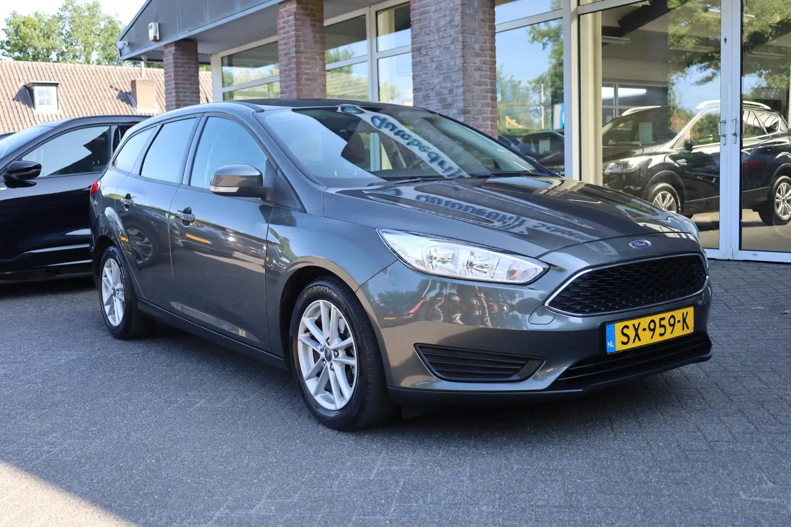 Ford Focus Wagon 1.0 , TREKHAAK STOEL/STUUR/RUITVERWARMING EL Grijs - 2