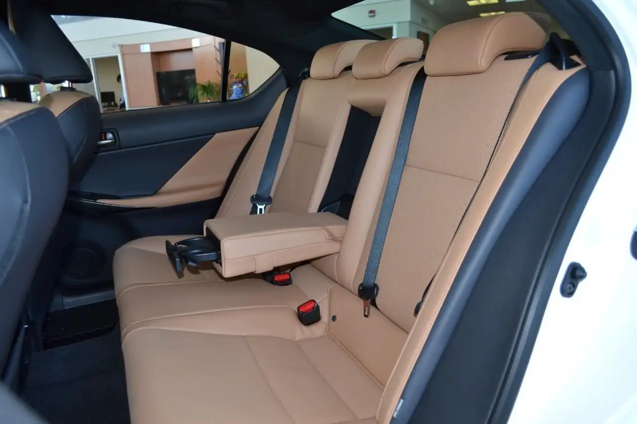Lexus IS снимка Lexus IS