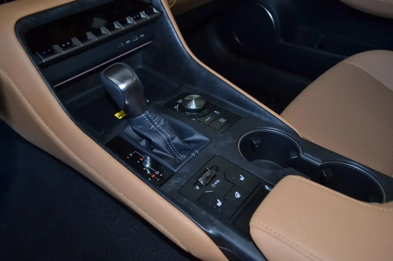 Lexus IS снимка Lexus IS