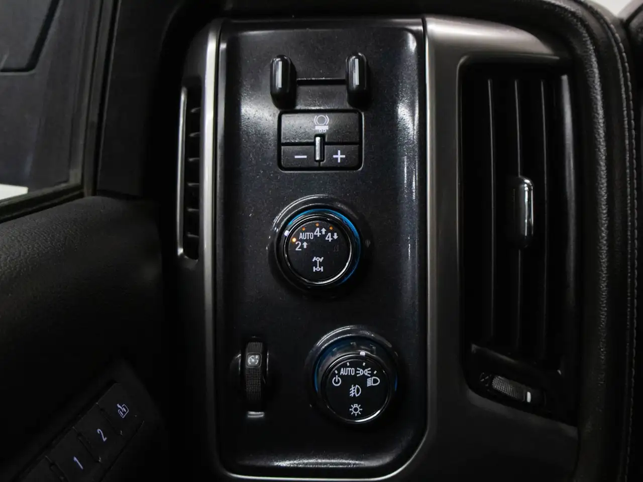 Chevrolet Silverado 1500 снимка Chevrolet Silverado 1500