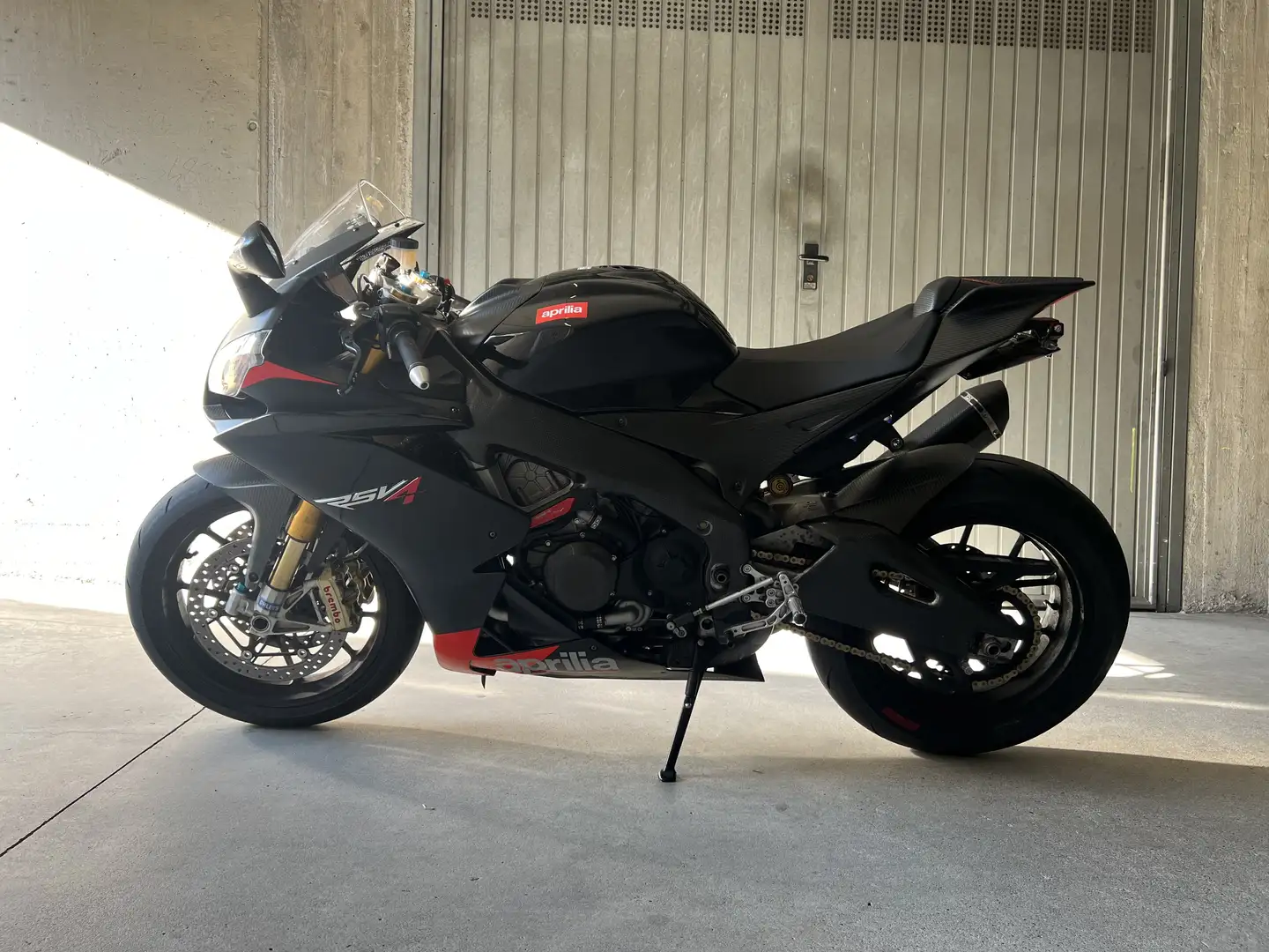 Aprilia RSV4 Factory Nero - 1