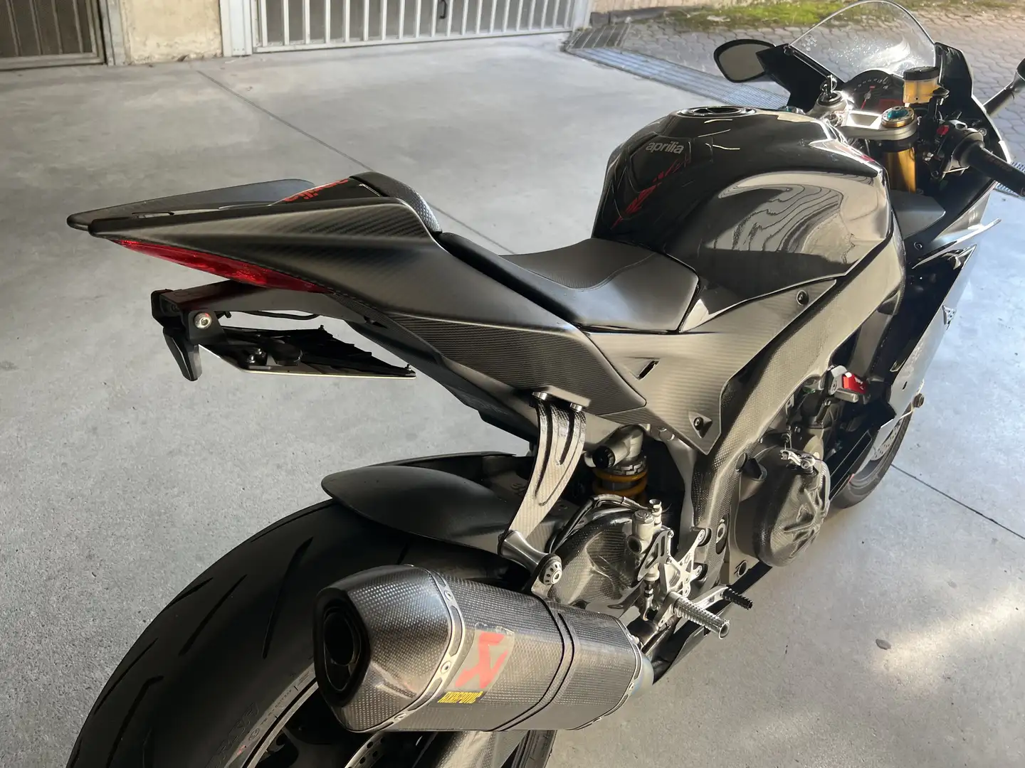 Aprilia RSV4 Factory Nero - 2
