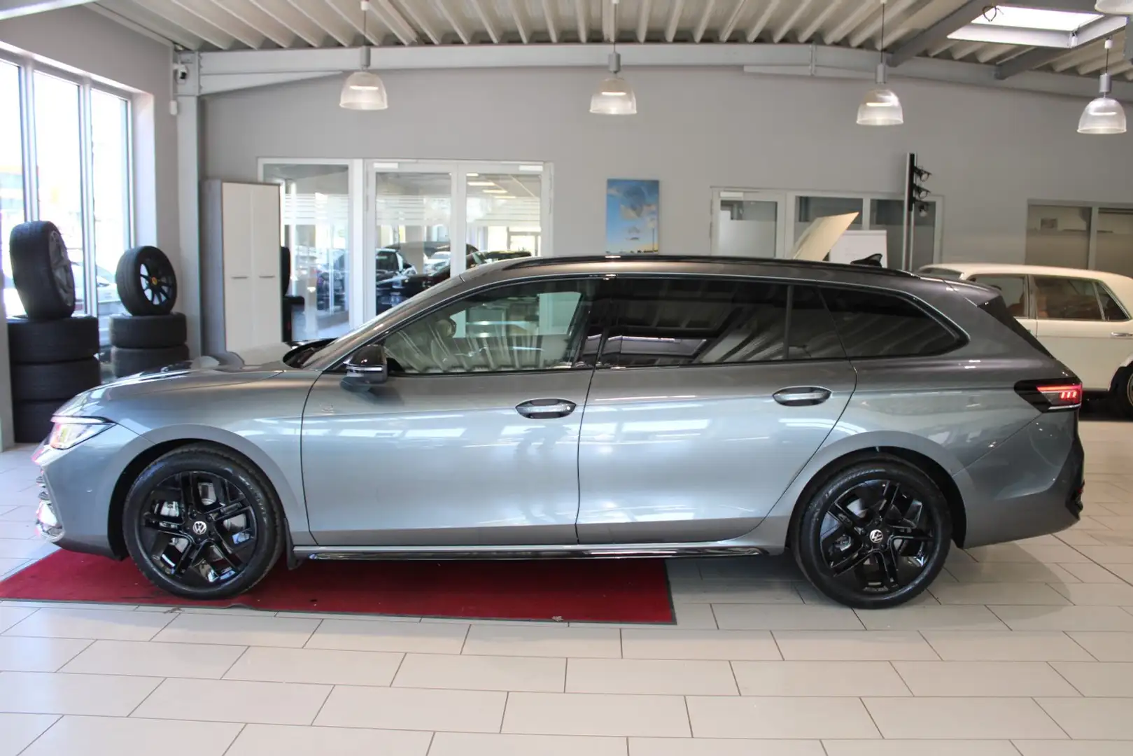 Volkswagen Passat Variant 2.0 TDI 4Motion R-Line Серый - 2